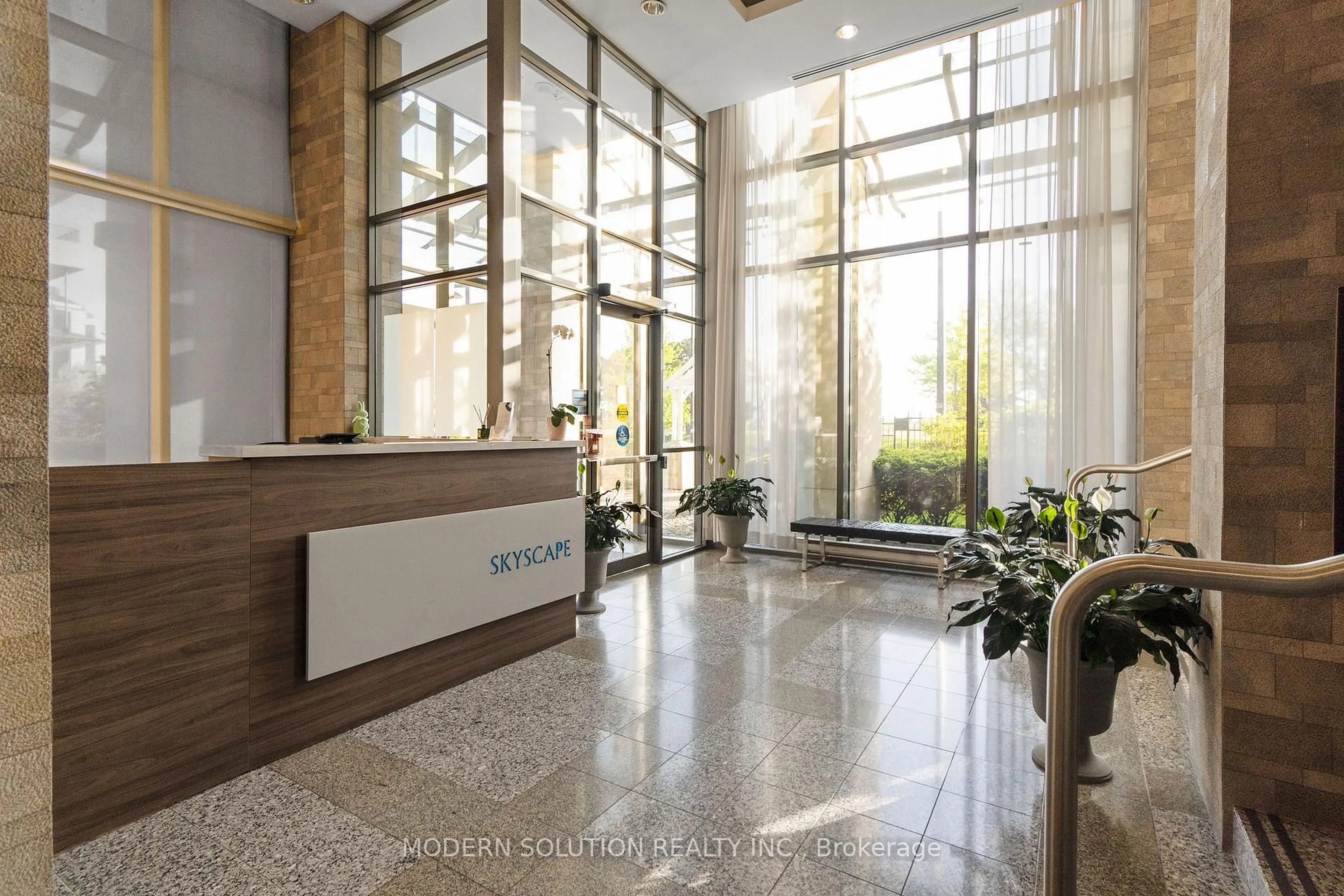 Indoor foyer for 68 Grangeway Ave #616, Toronto Ontario M1H 0A1