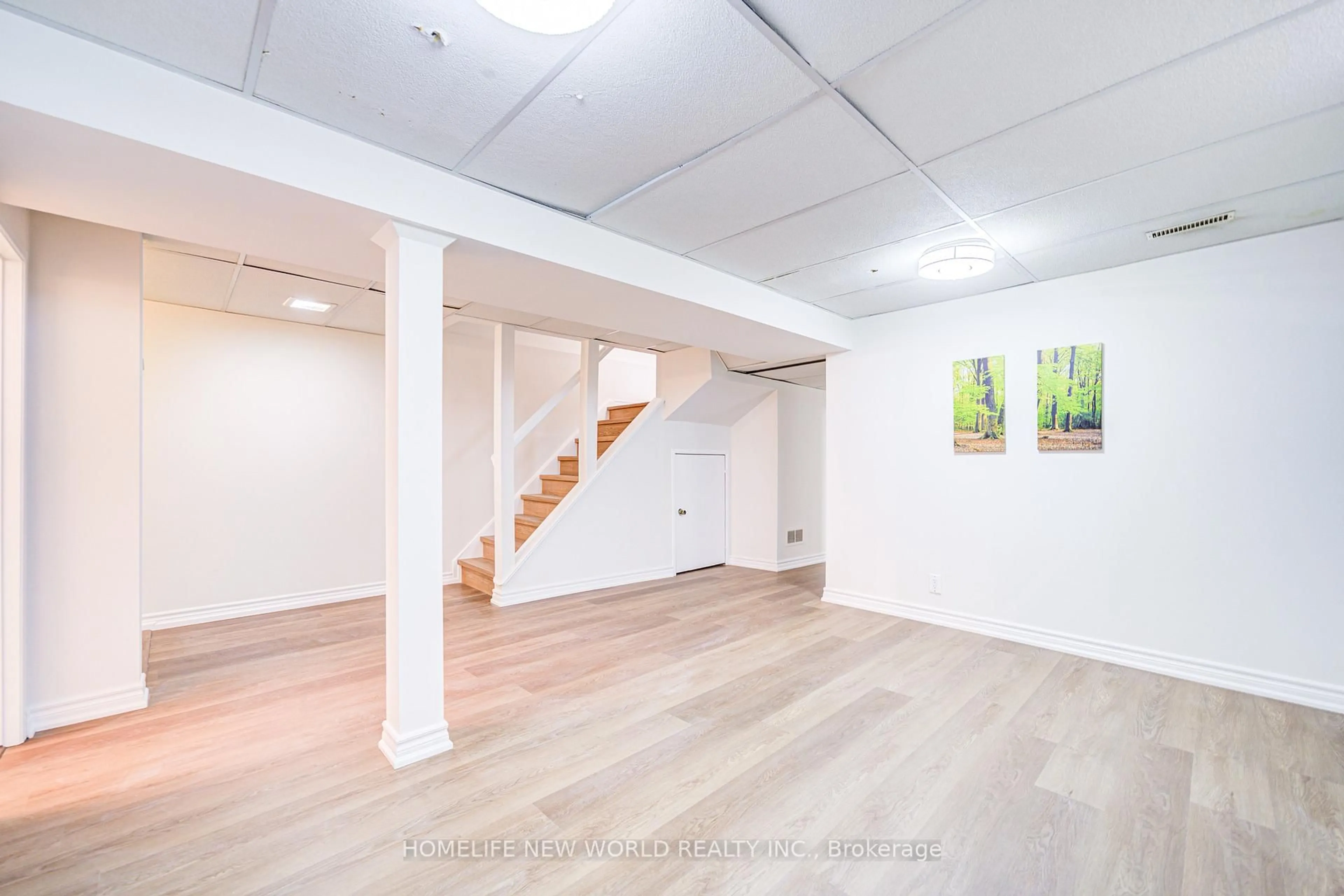Indoor foyer for 27 Massie St, Toronto Ontario M1S 3Z7