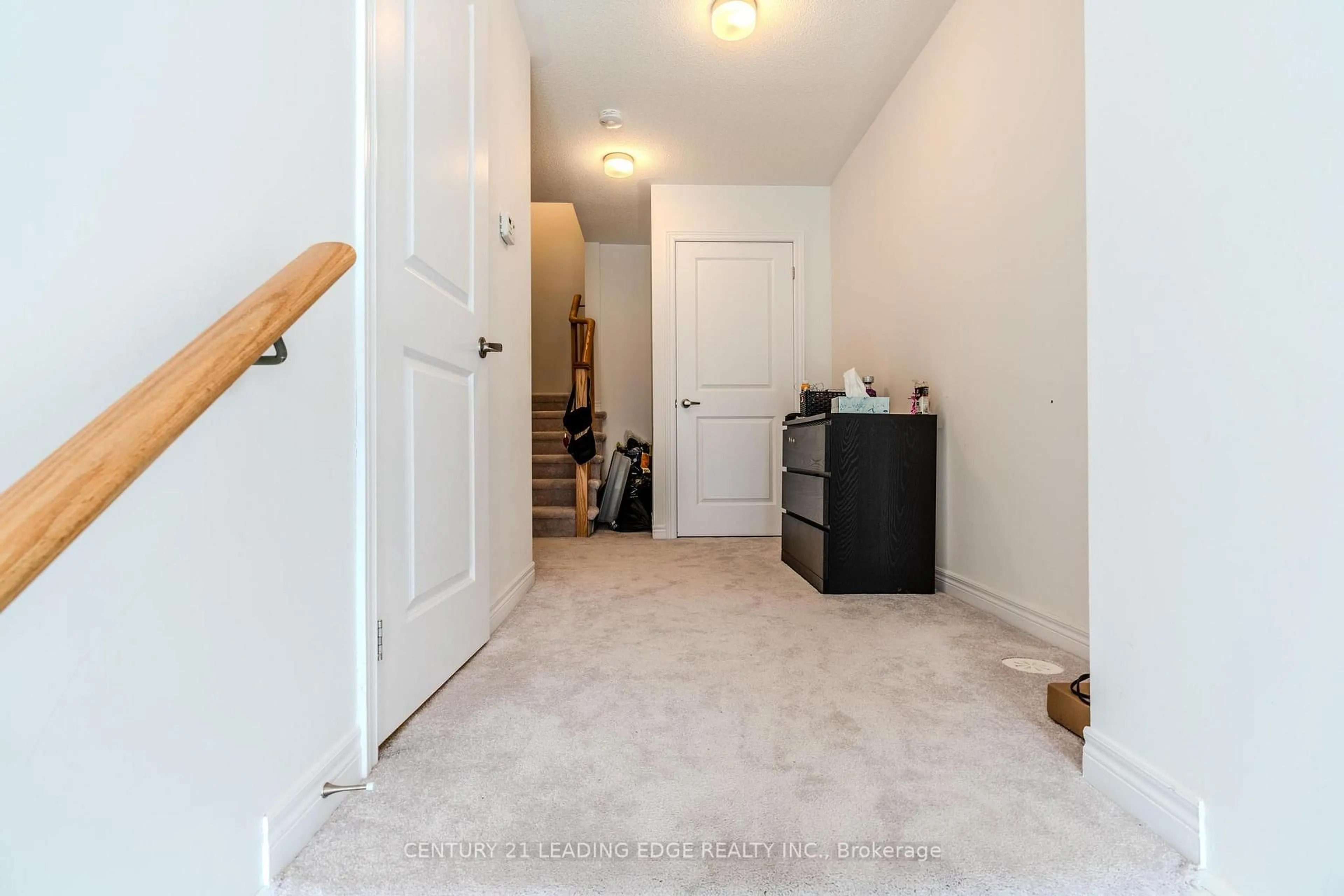 Indoor entryway for 1121 Lockie Dr, Oshawa Ontario L1L 0R9