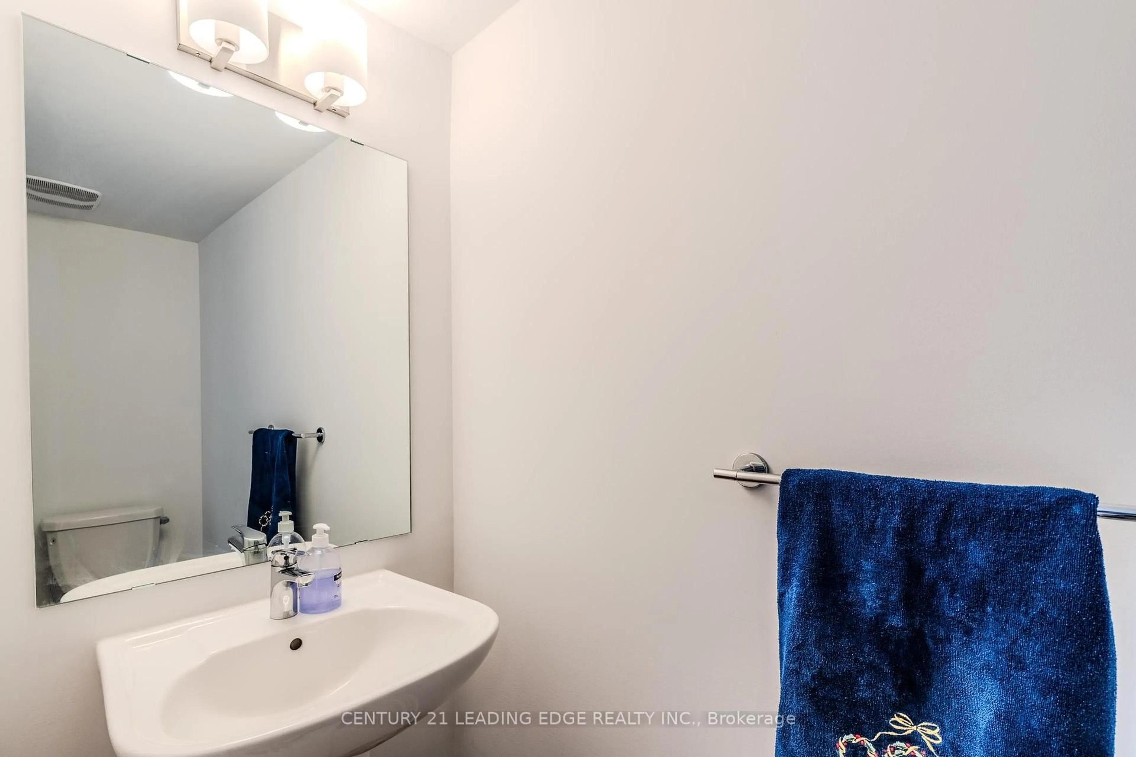 Standard bathroom, unknown for 1121 Lockie Dr, Oshawa Ontario L1L 0R9