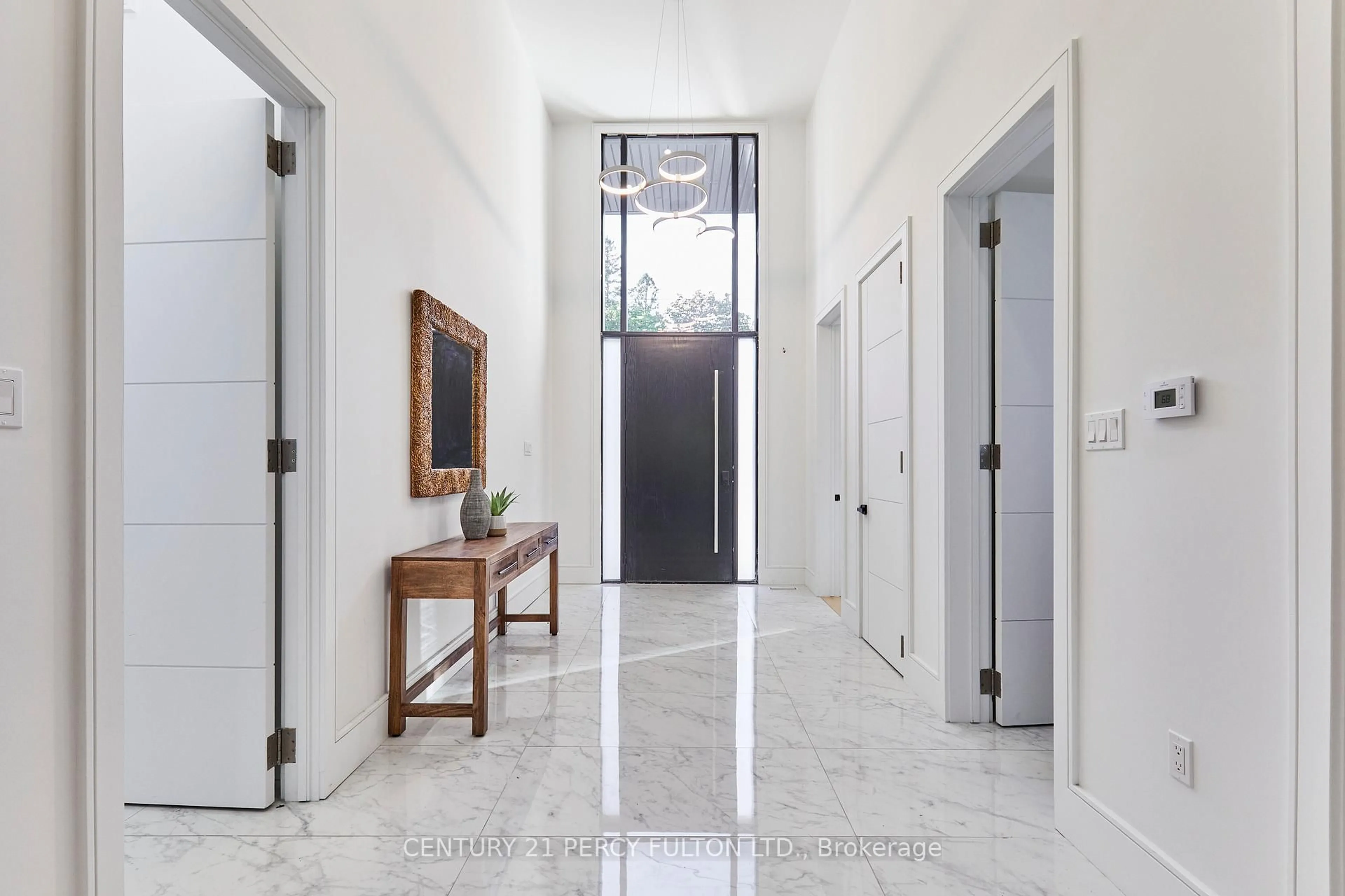 Indoor entryway for 125 Watson St, Whitby Ontario L1N 1A4