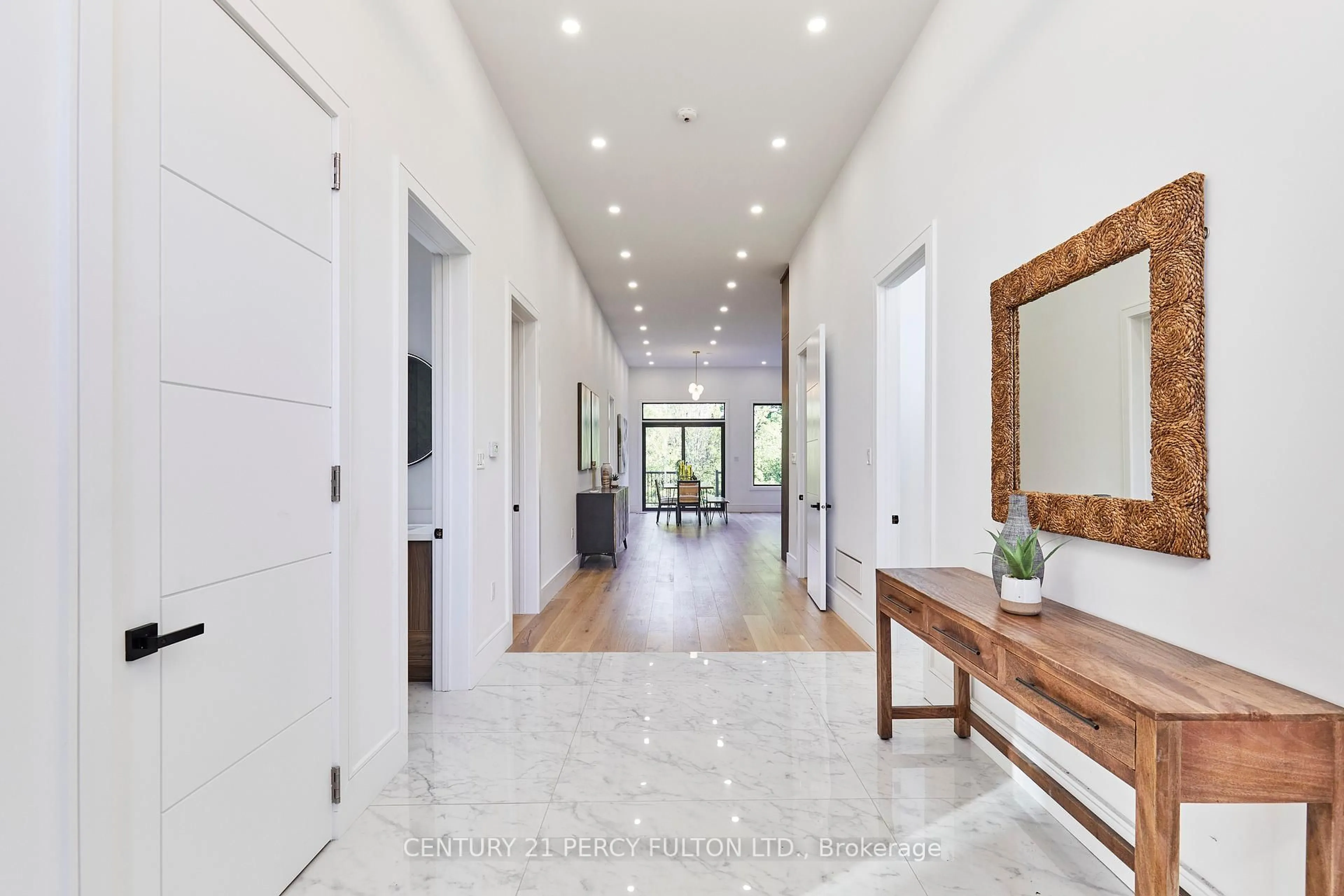 Indoor foyer for 125 Watson St, Whitby Ontario L1N 1A4