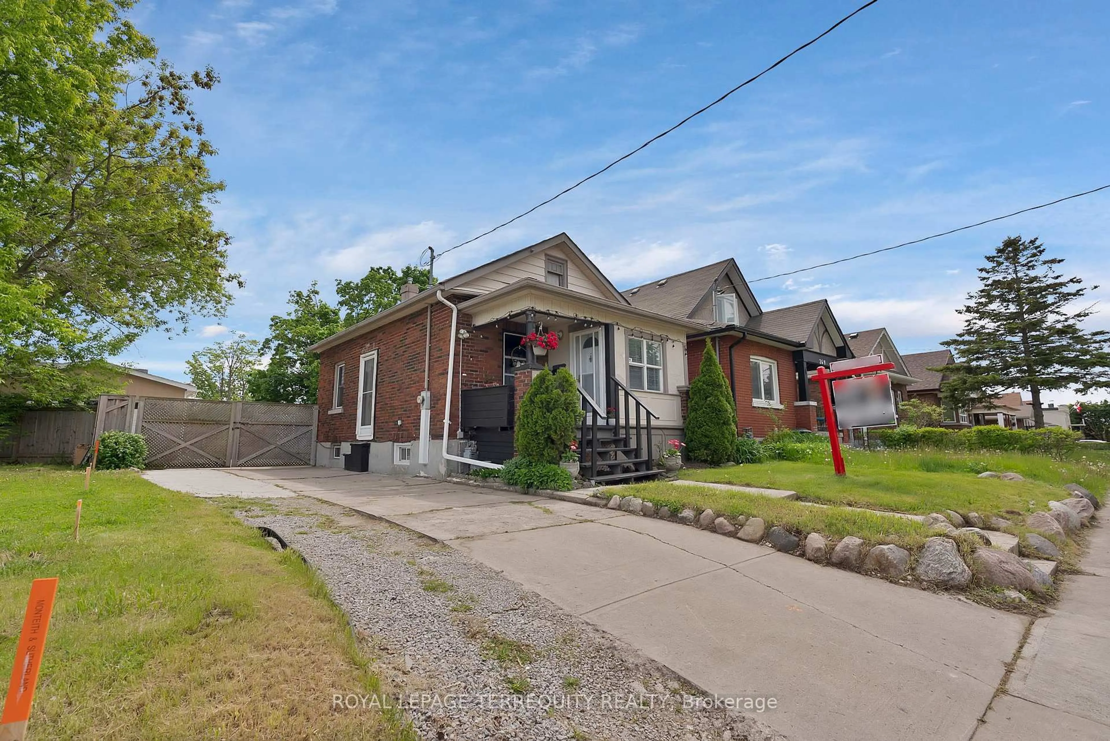 Home with brick exterior material, street for 253 Olive Ave, Oshawa Ontario L1H 2P4