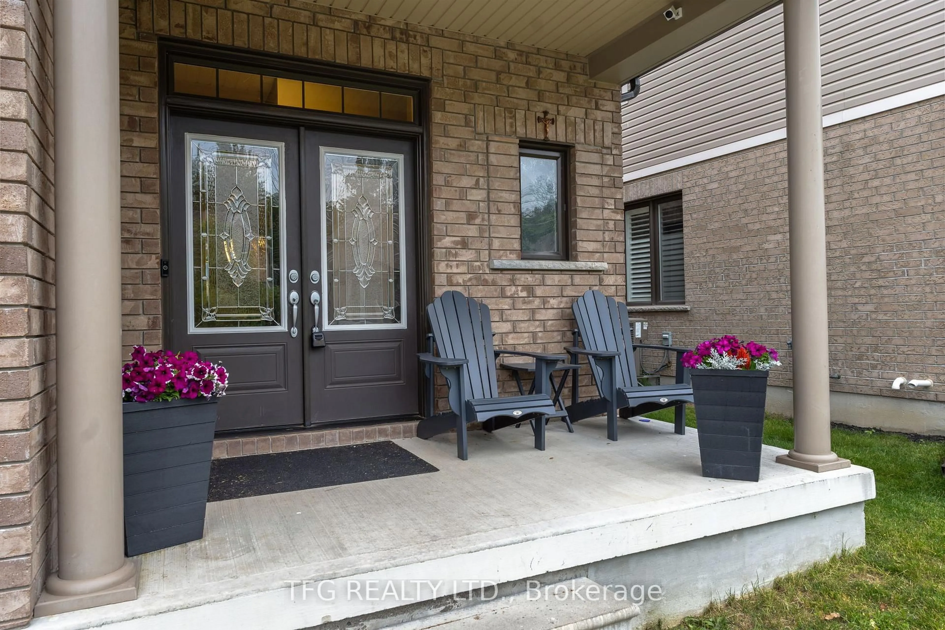 Indoor entryway for 184 Varcoe Rd, Clarington Ontario L1E 0J1