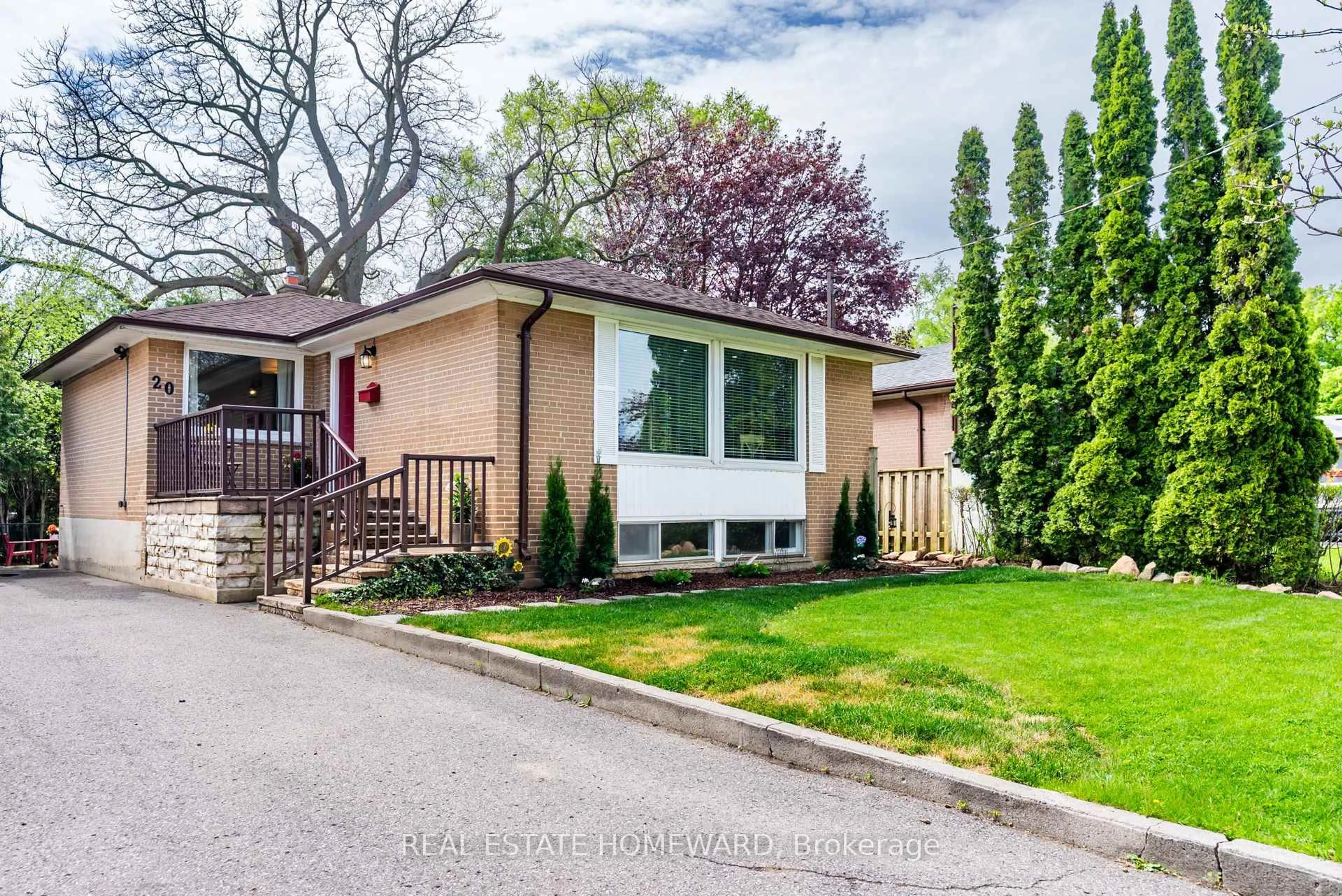 Home with vinyl exterior material, street for 20 Woodgarden Cres, Toronto Ontario M1E 3K2