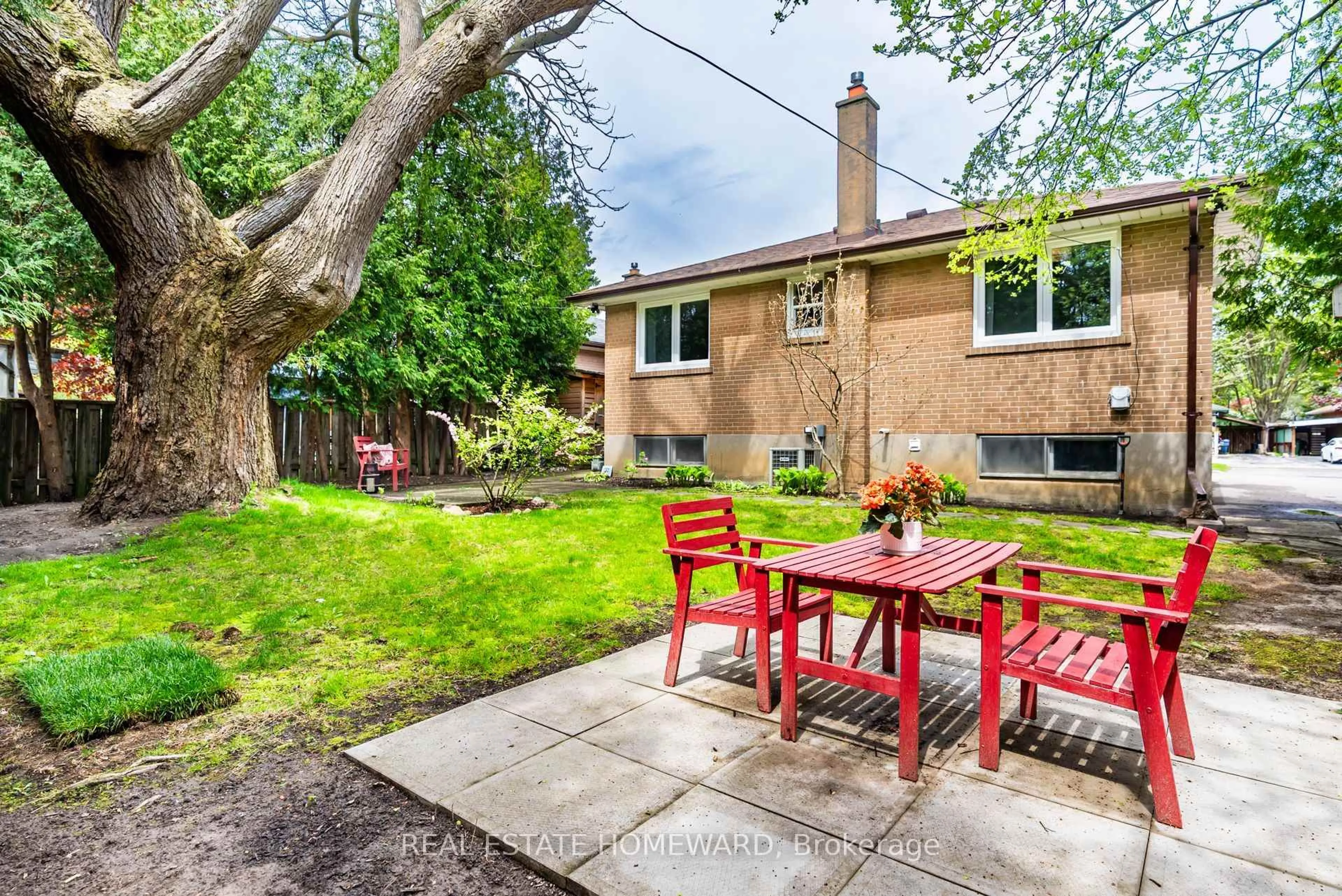 Patio, street for 20 Woodgarden Cres, Toronto Ontario M1E 3K2