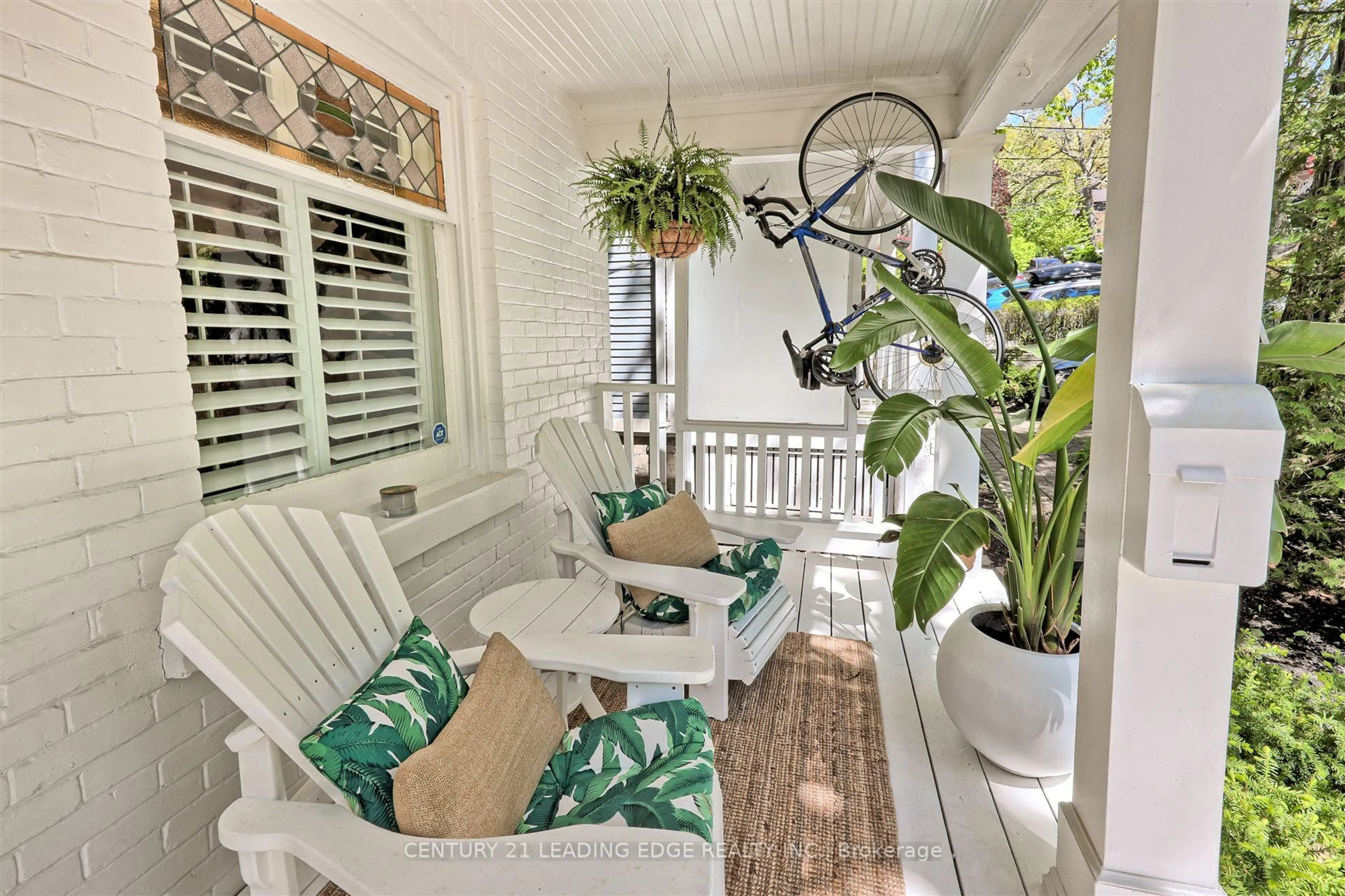 Patio, street for 114 Silver Birch Ave, Toronto Ontario M4E 3L4