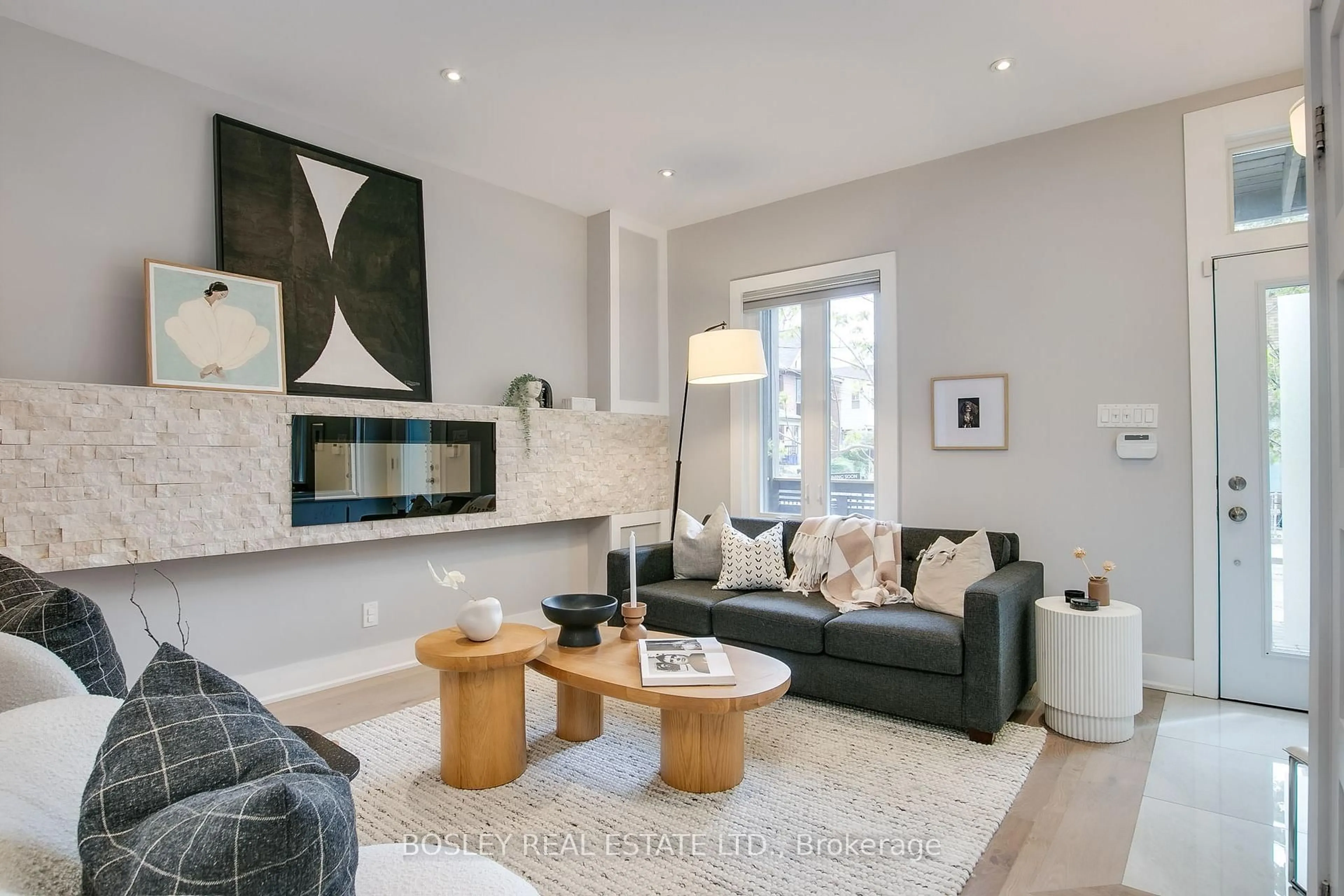 Living room with furniture, unknown for 192 Hamilton St, Toronto Ontario M4M 2E1