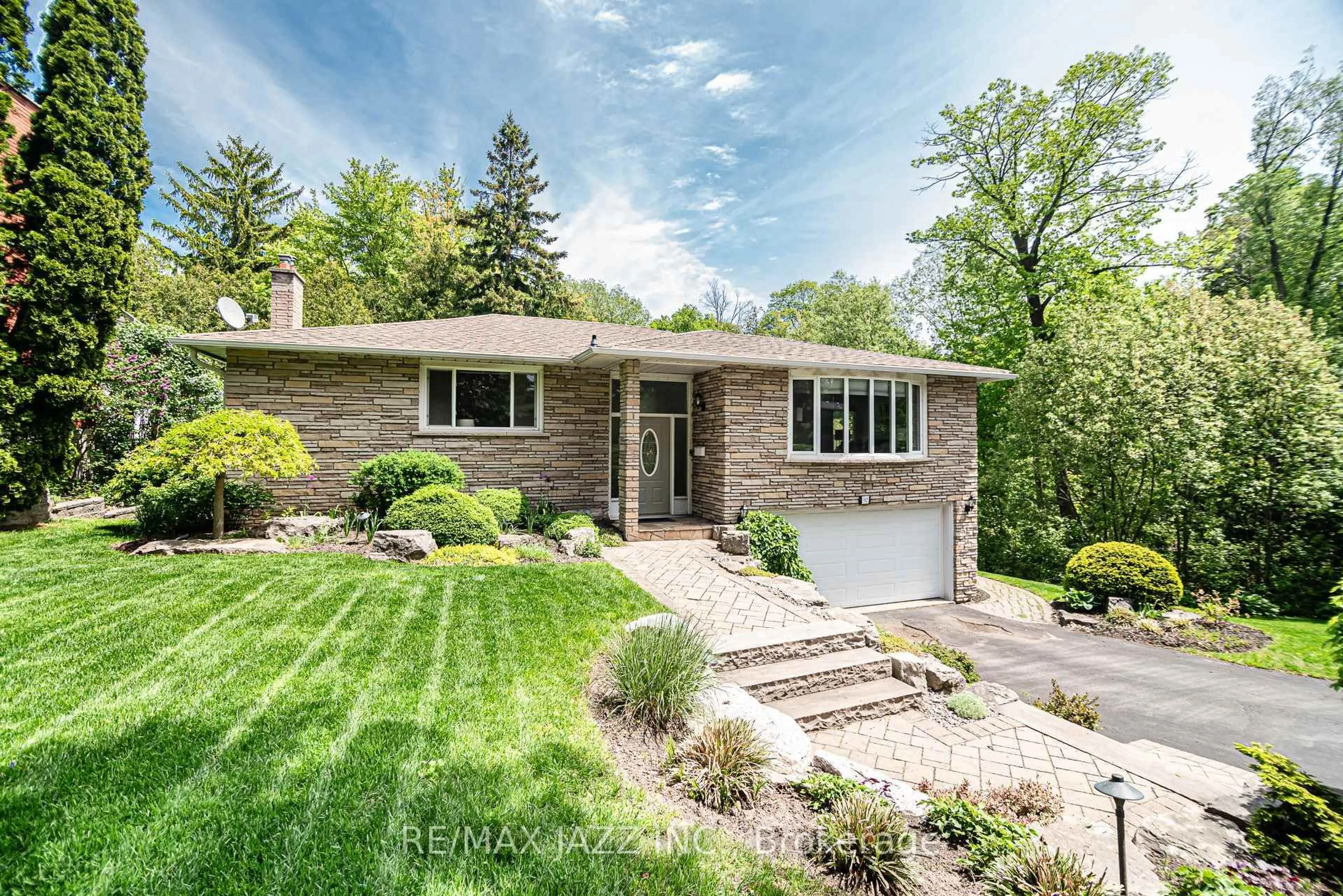 Home with brick exterior material, street for 92 Marica Ave, Oshawa Ontario L1G 3G8