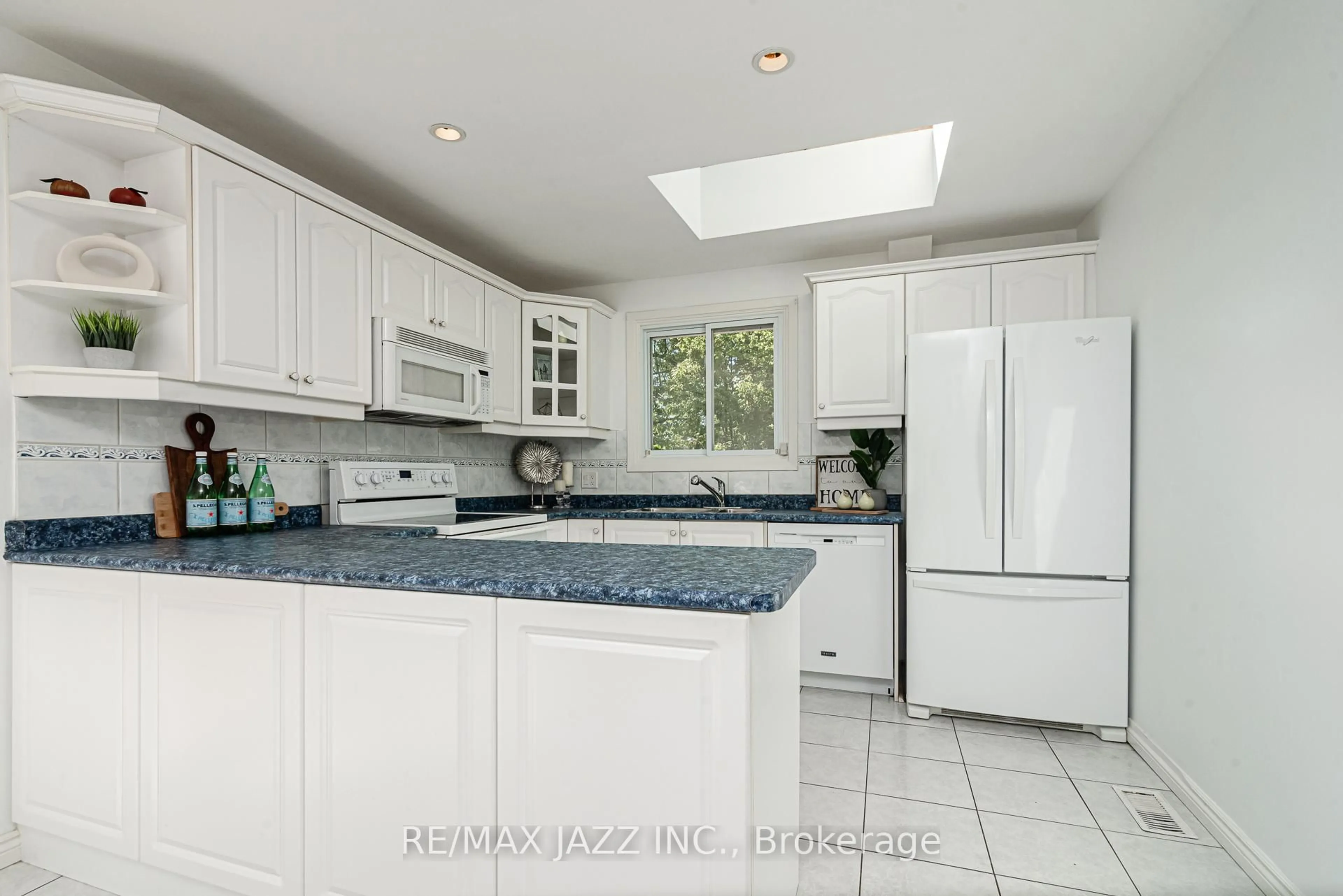 Unknown for 92 Marica Ave, Oshawa Ontario L1G 3G8