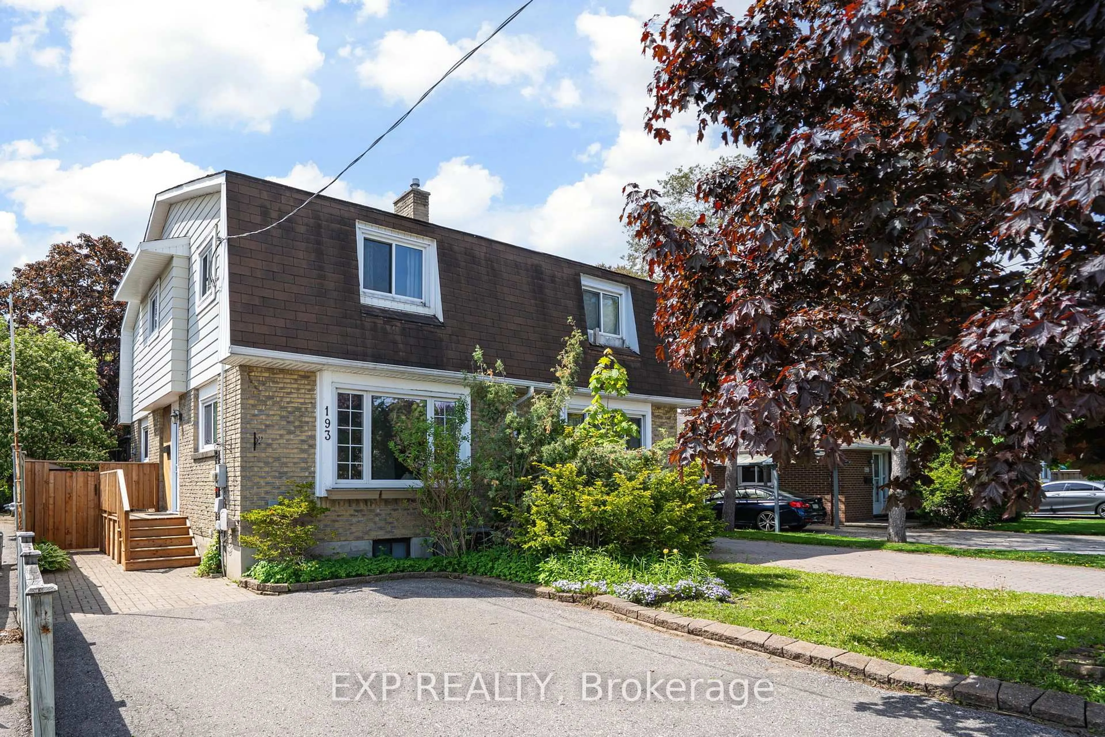 A pic from outside/outdoor area/front of a property/back of a property/a pic from drone, street for 193 Taunton Rd, Oshawa Ontario L1G 3T4