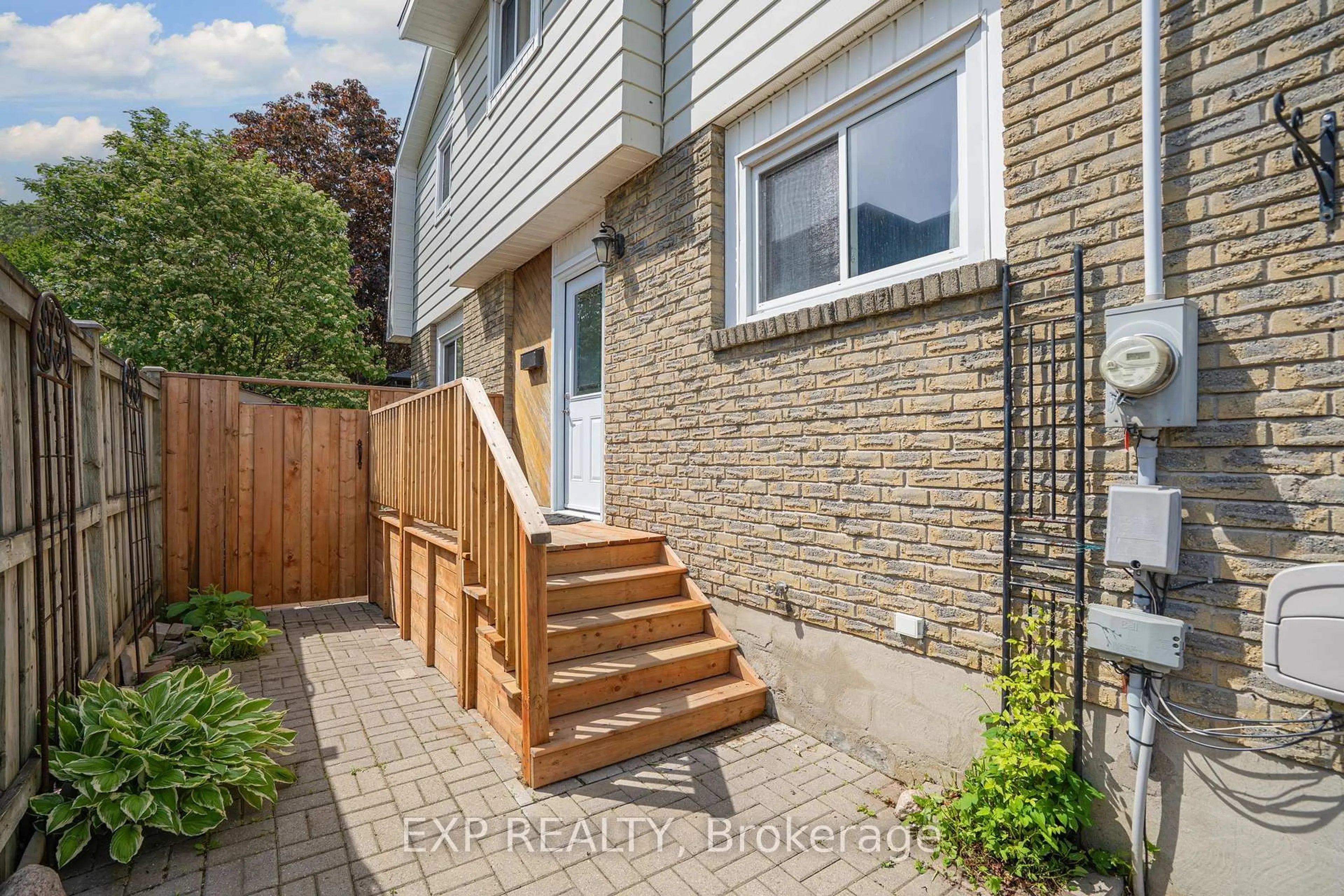 Home with brick exterior material, street for 193 Taunton Rd, Oshawa Ontario L1G 3T4
