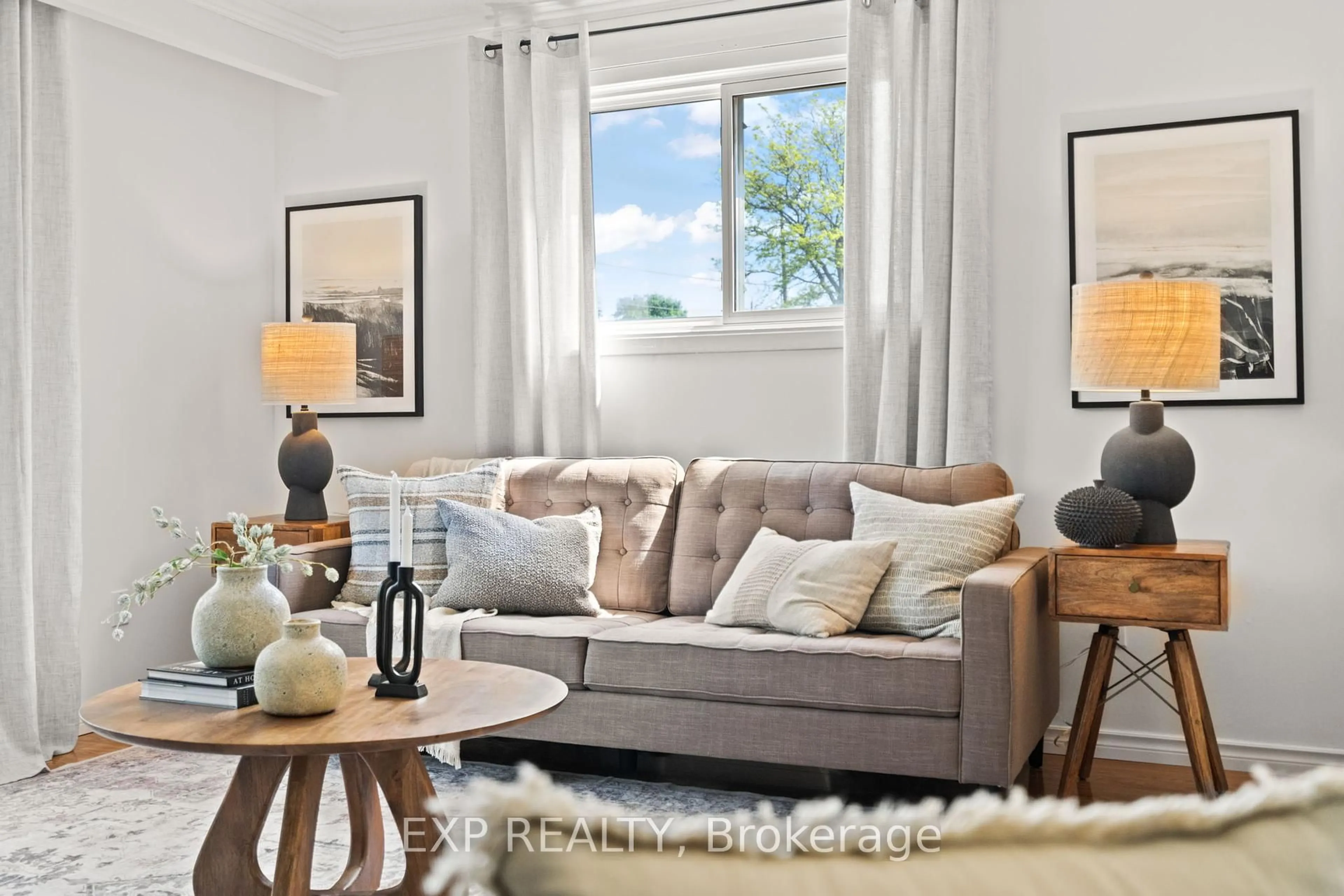 Living room with furniture, unknown for 193 Taunton Rd, Oshawa Ontario L1G 3T4