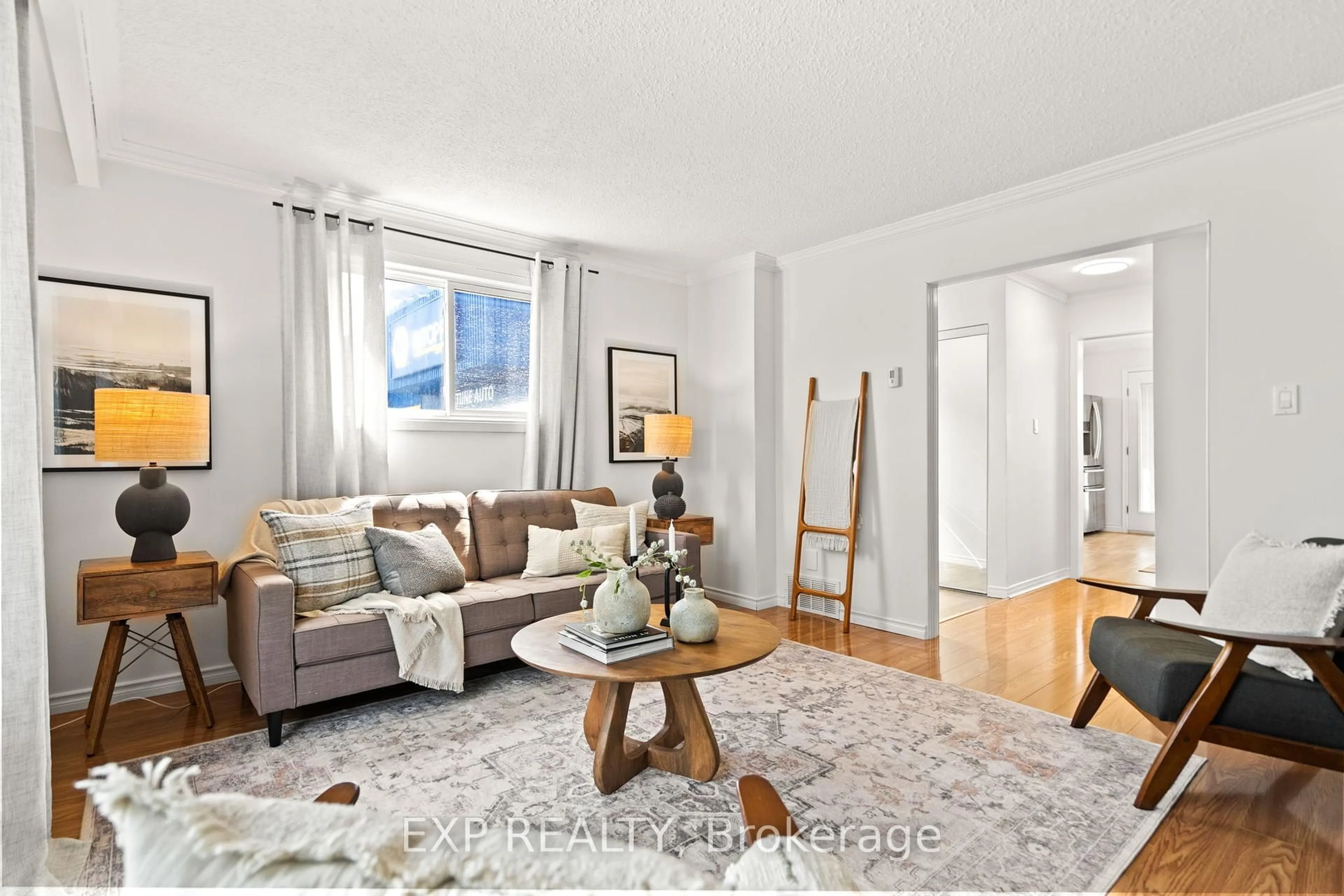 Living room with furniture, wood/laminate floor for 193 Taunton Rd, Oshawa Ontario L1G 3T4
