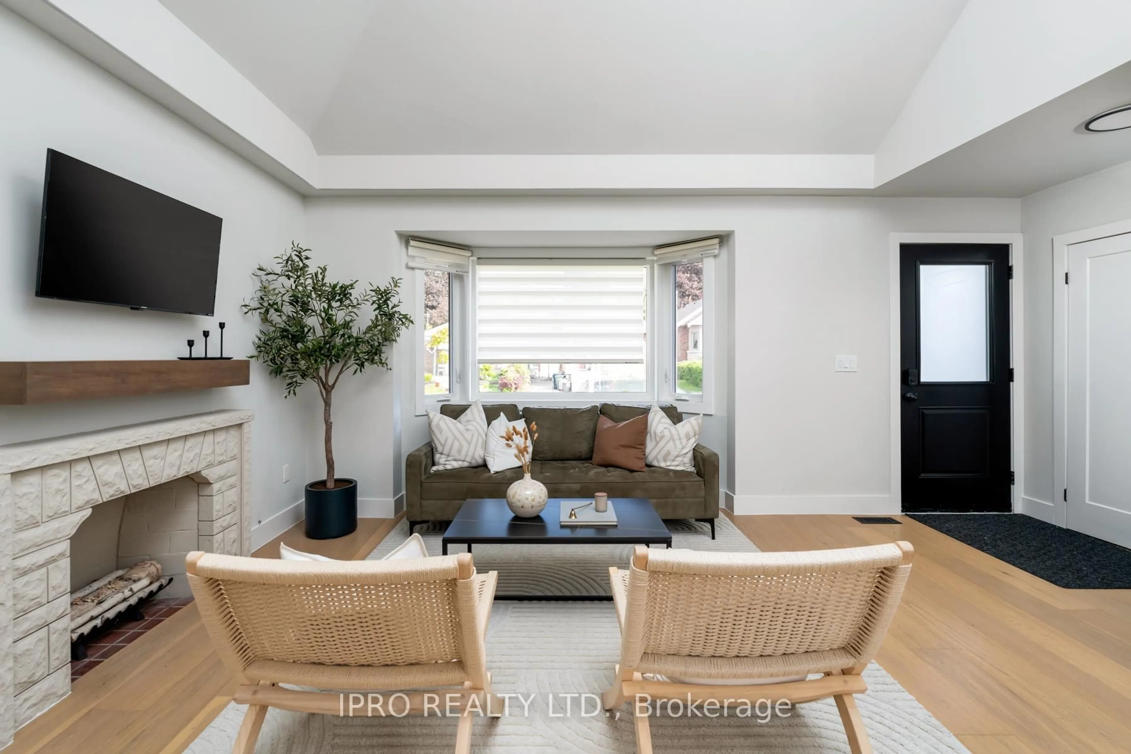 Living room with furniture, unknown for 259 Floyd Ave, Toronto Ontario M4J 2J4