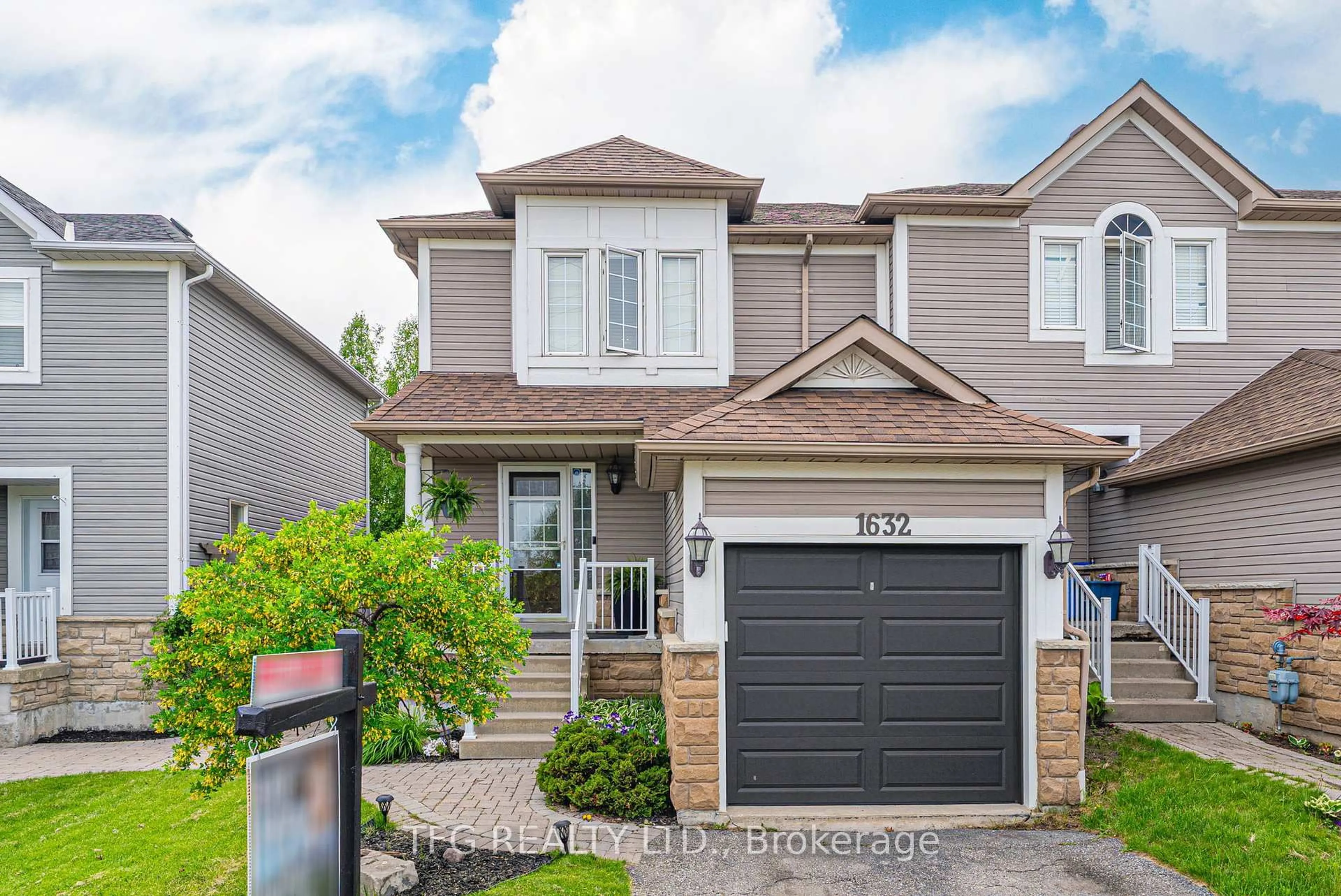 Home with vinyl exterior material, street for 1632 Green Rd, Clarington Ontario L1C 5K7