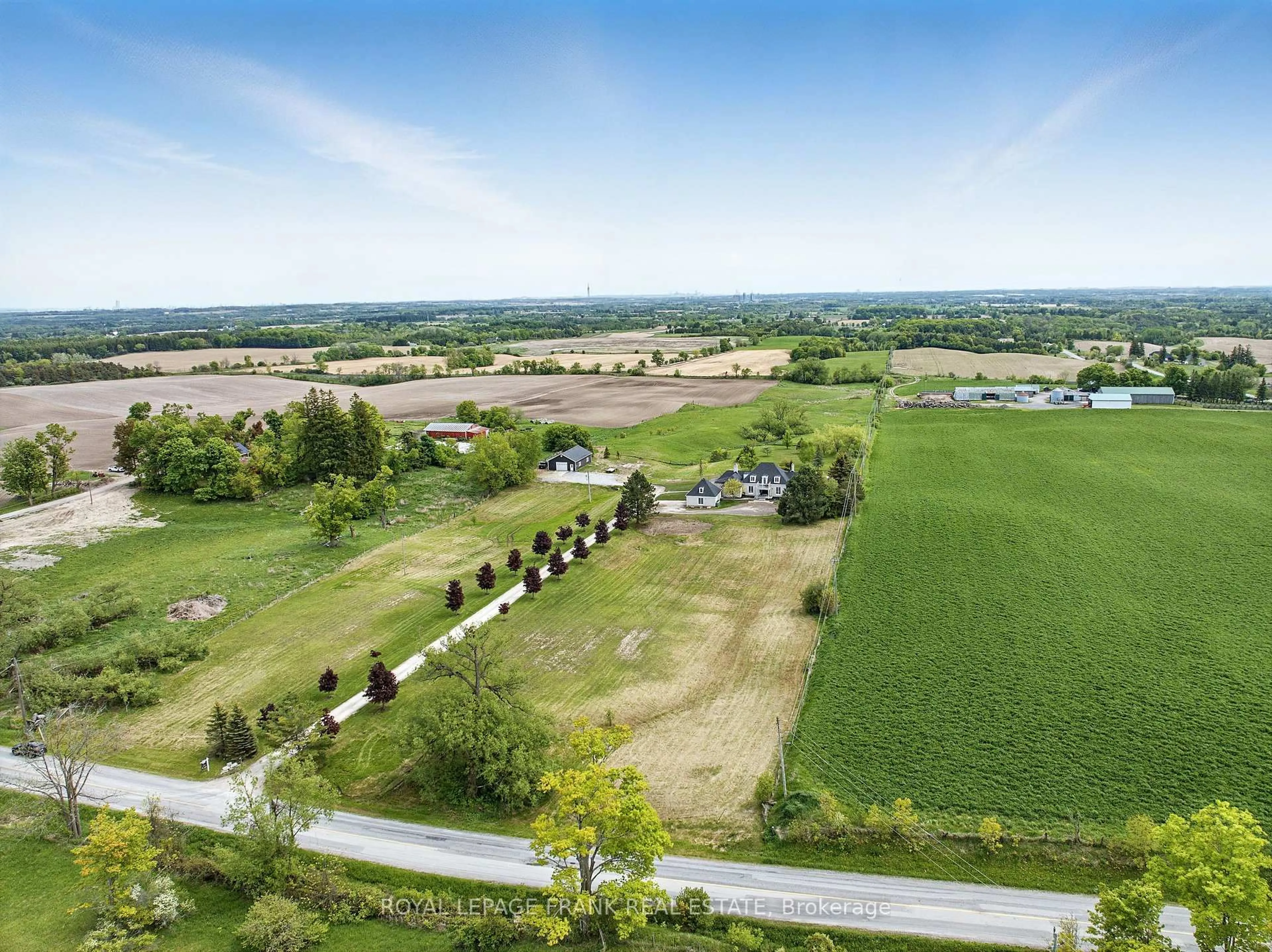 A pic from outside/outdoor area/front of a property/back of a property/a pic from drone, mountain view for 815 Coates Rd, Oshawa Ontario L9L 1B3