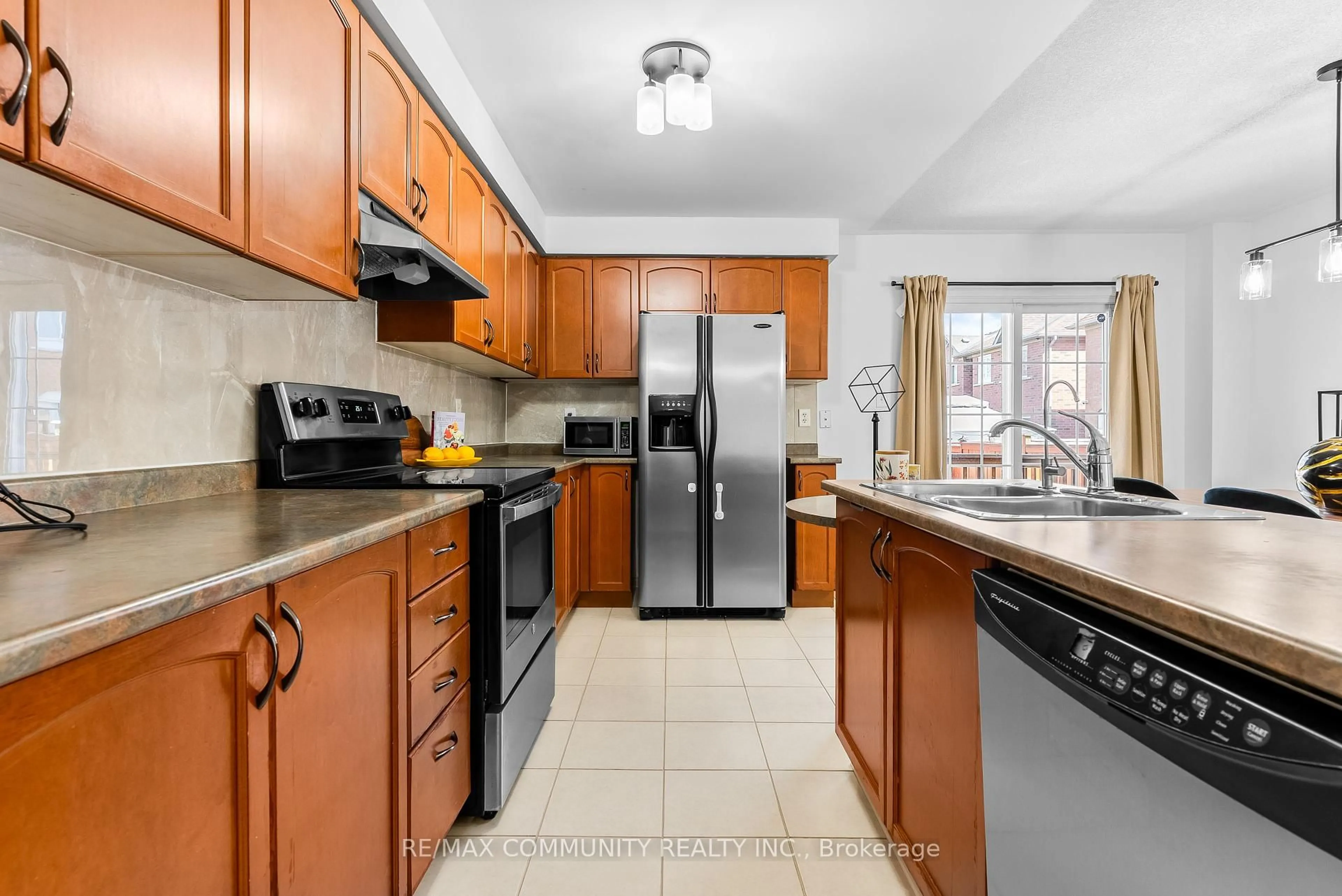 Standard kitchen, ceramic/tile floor for 28 Beer Cres, Ajax Ontario L1S 0A4