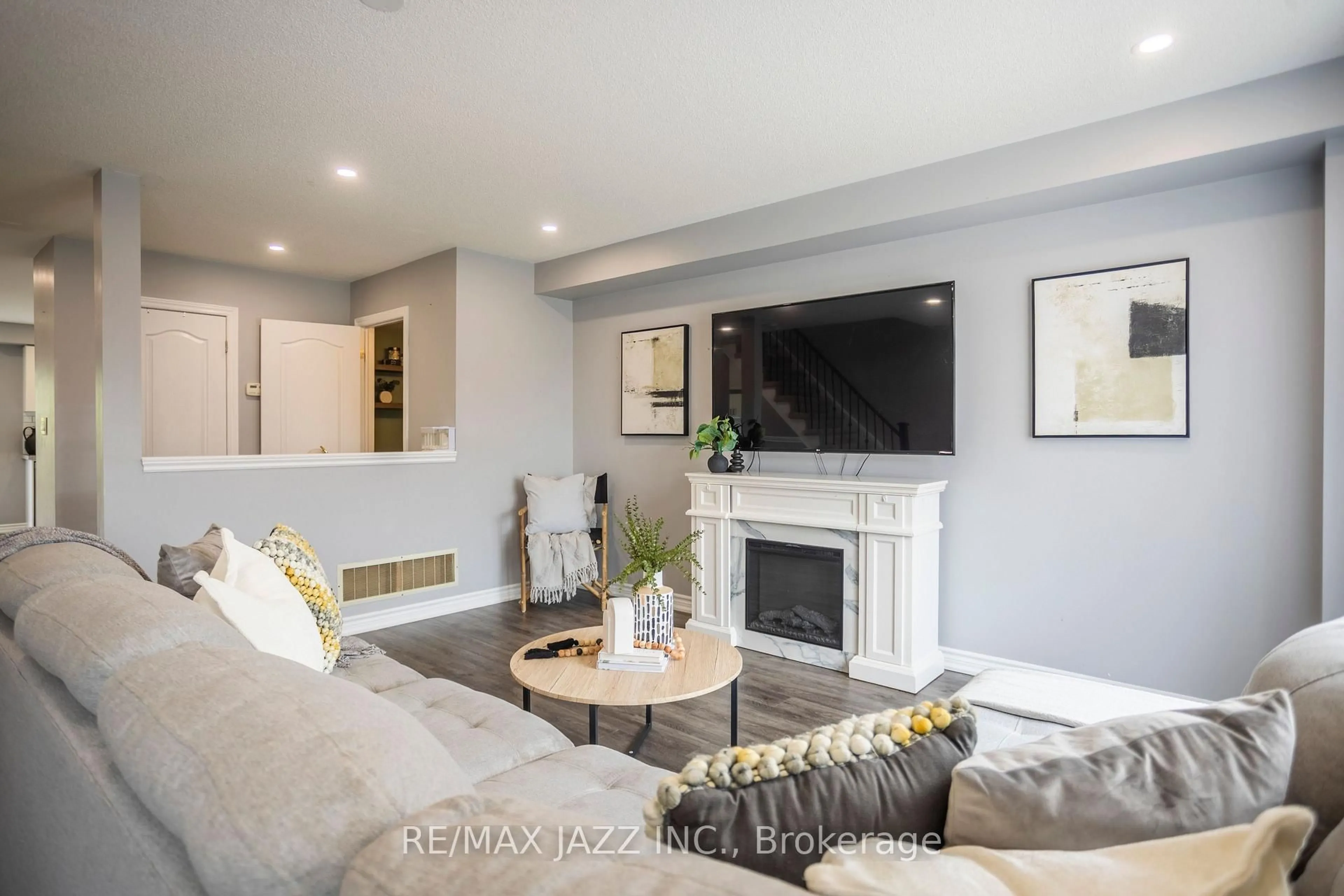 Living room with furniture, unknown for 61 Markham Tr, Clarington Ontario L1C 0S4