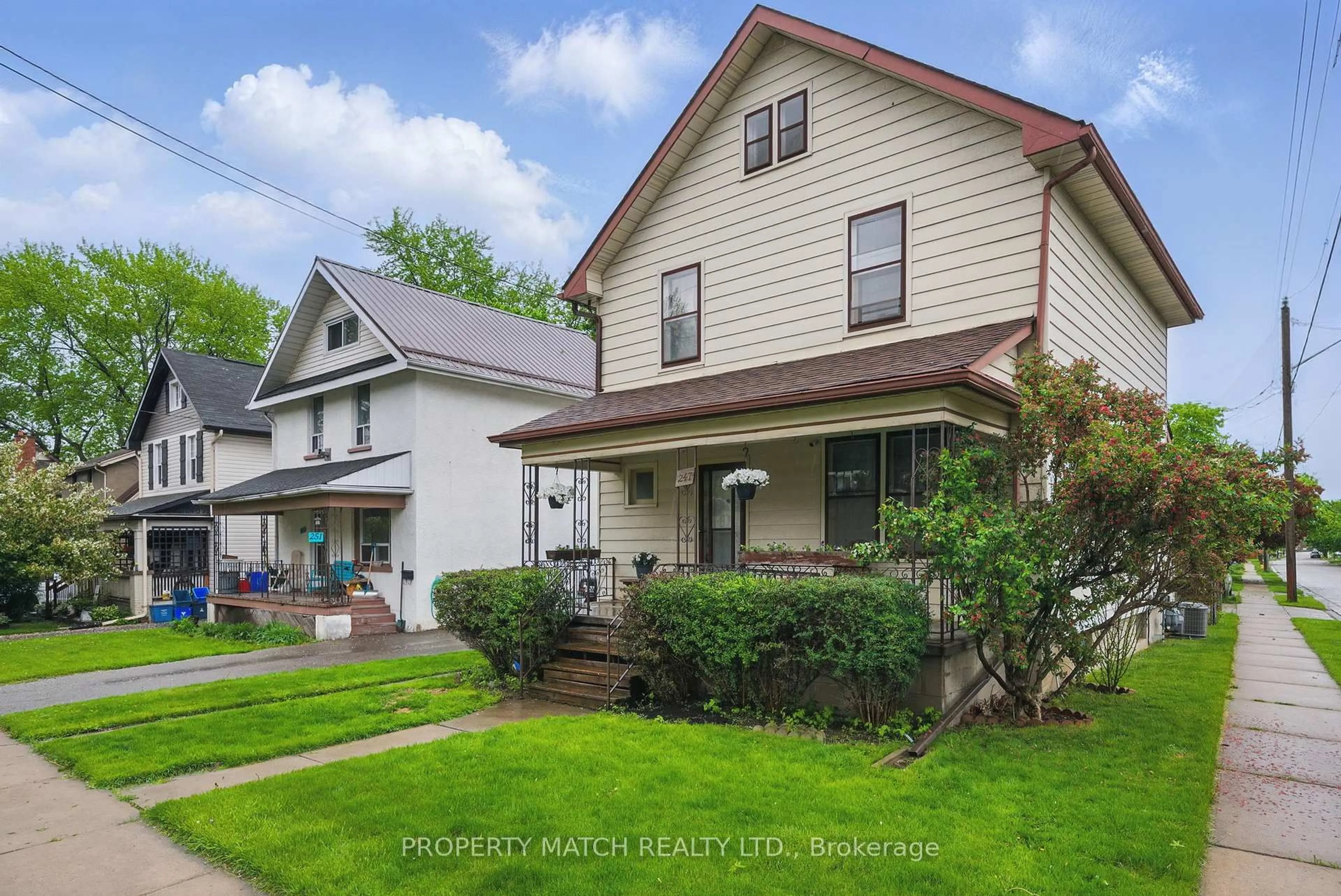 Unknown for 247 Gliddon Ave, Oshawa Ontario L1H 1Z1