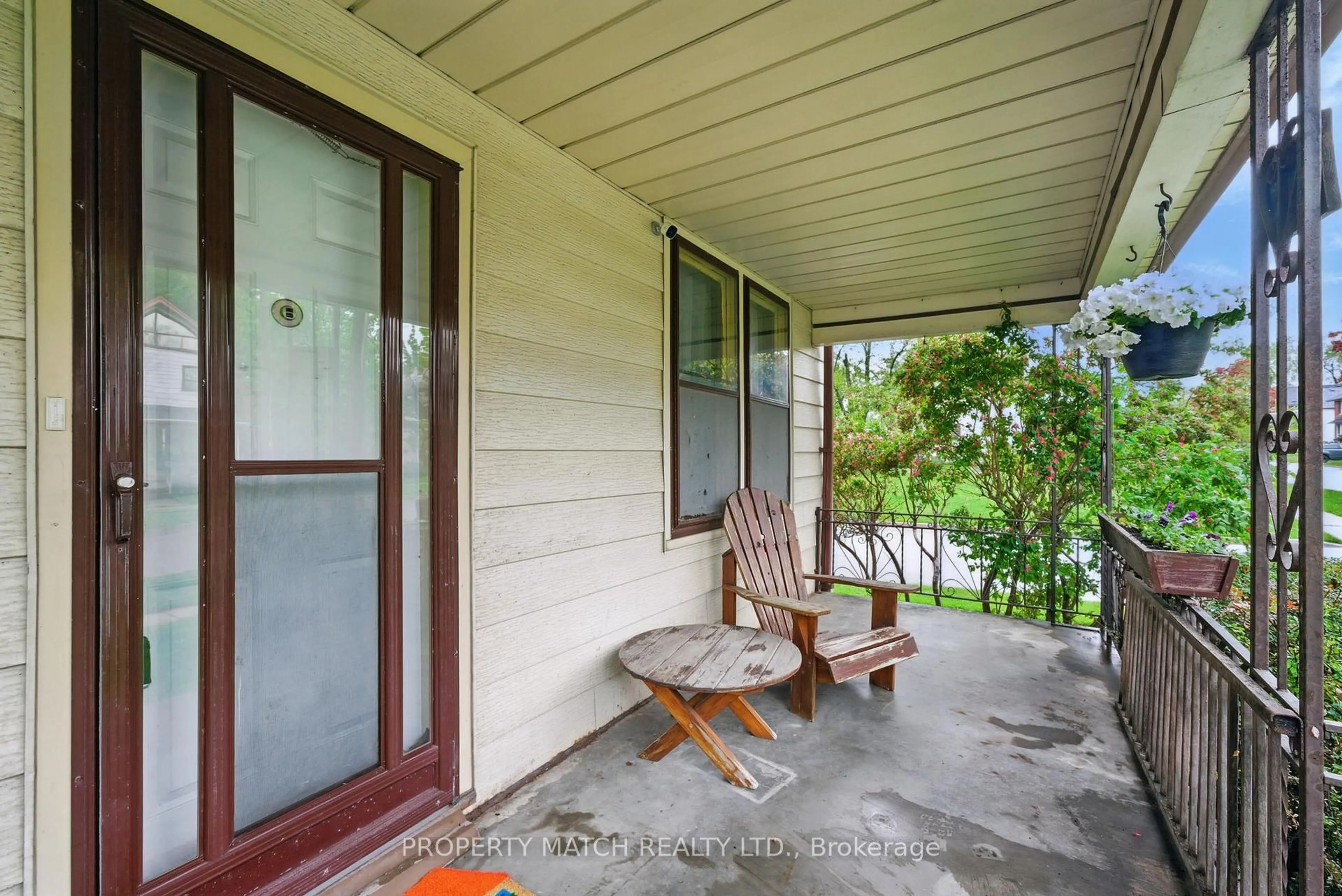 Patio, water/lake/river/ocean view for 247 Gliddon Ave, Oshawa Ontario L1H 1Z1