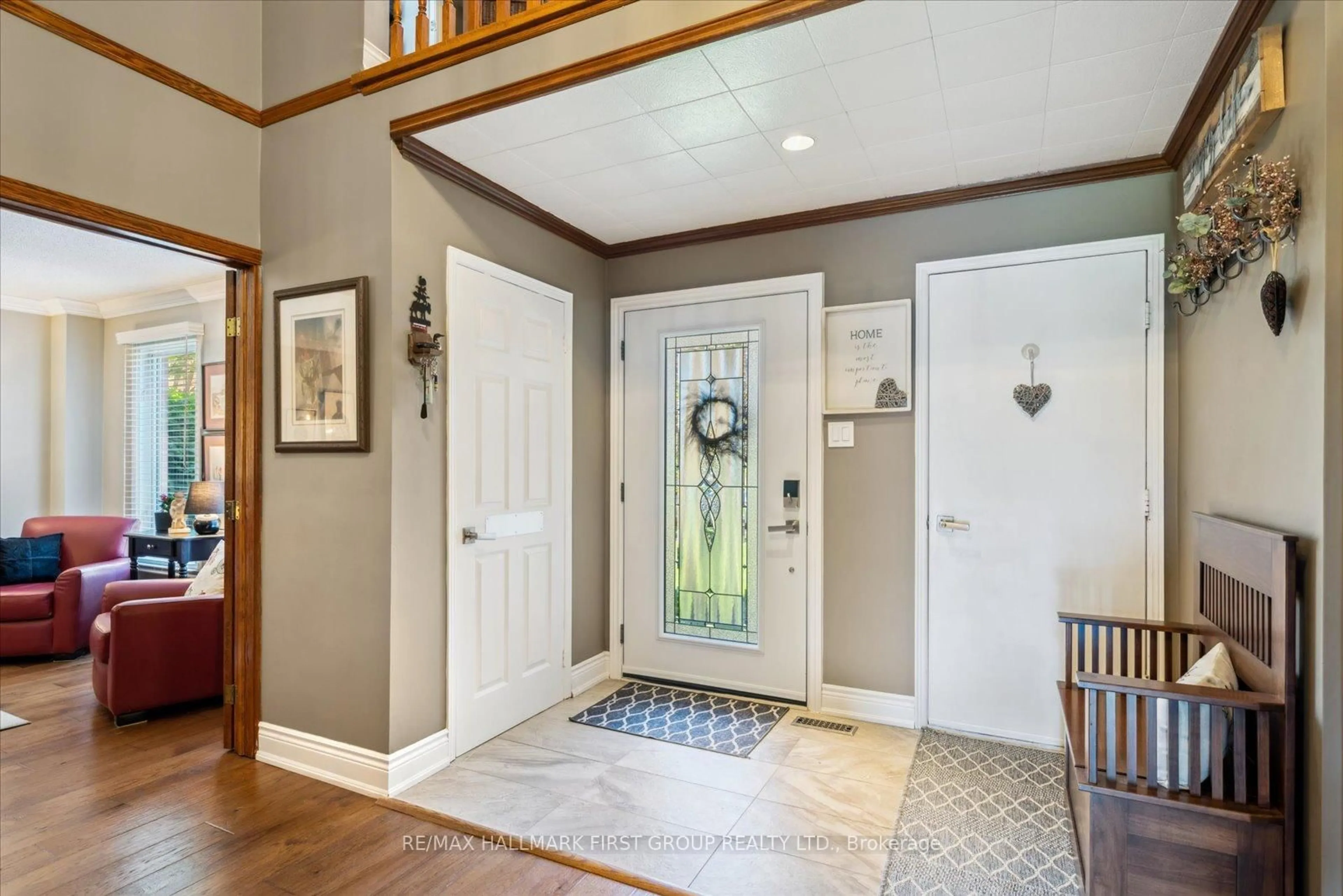 Indoor entryway for 7 Brookdale Cres, Whitby Ontario L1P 1J4
