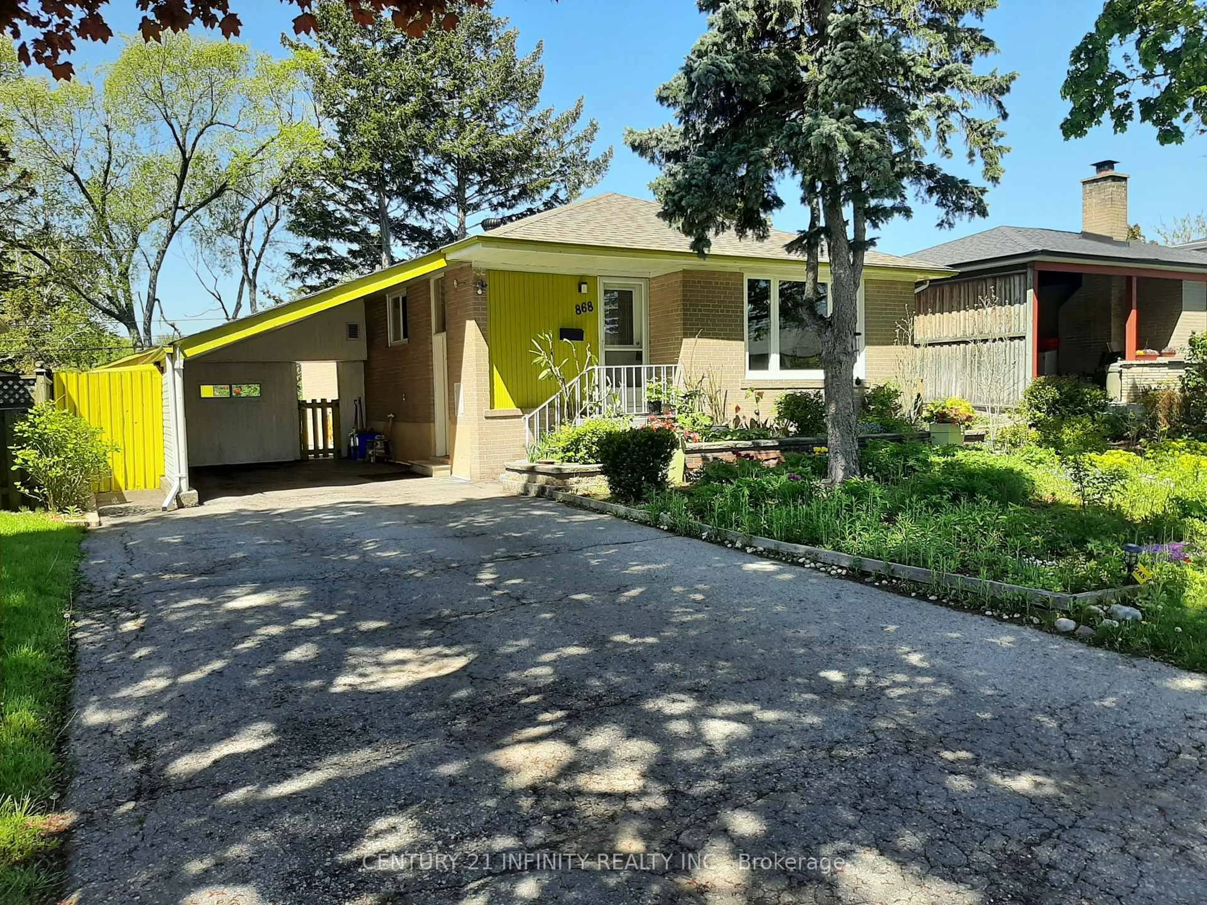 Home with vinyl exterior material, street for 868 Antonio St, Pickering Ontario L1W 1T3