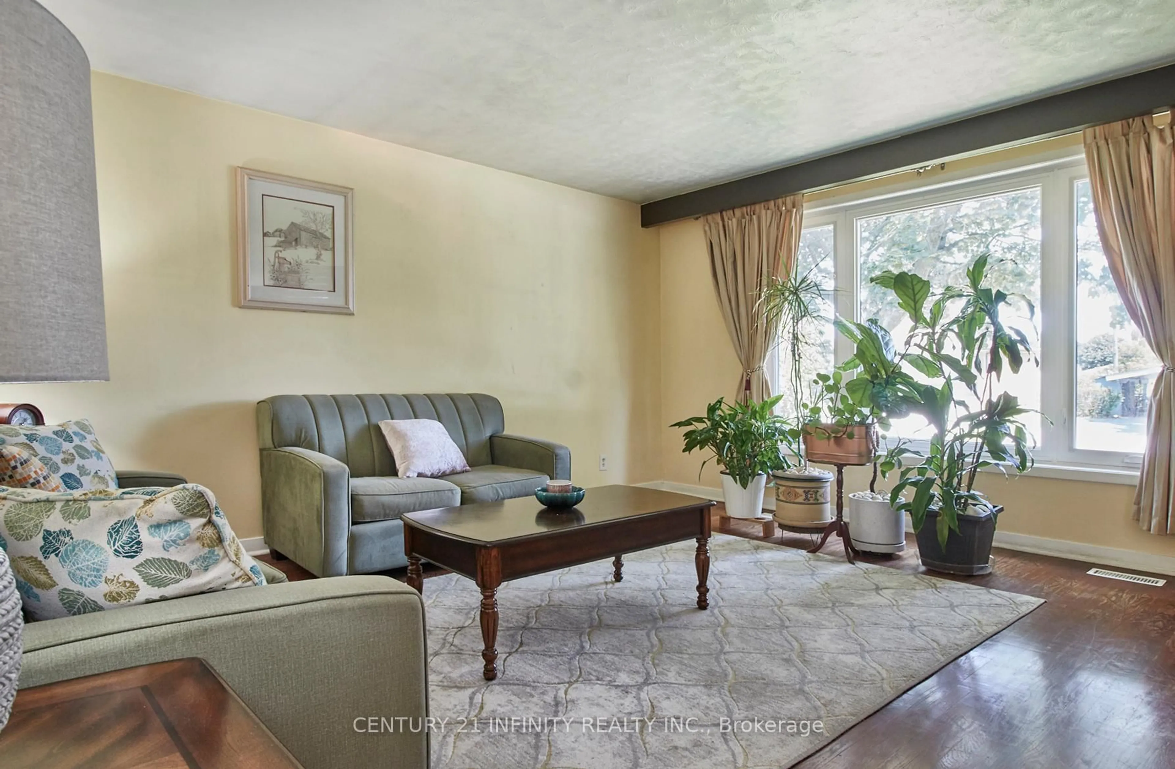 Living room with furniture, unknown for 868 Antonio St, Pickering Ontario L1W 1T3