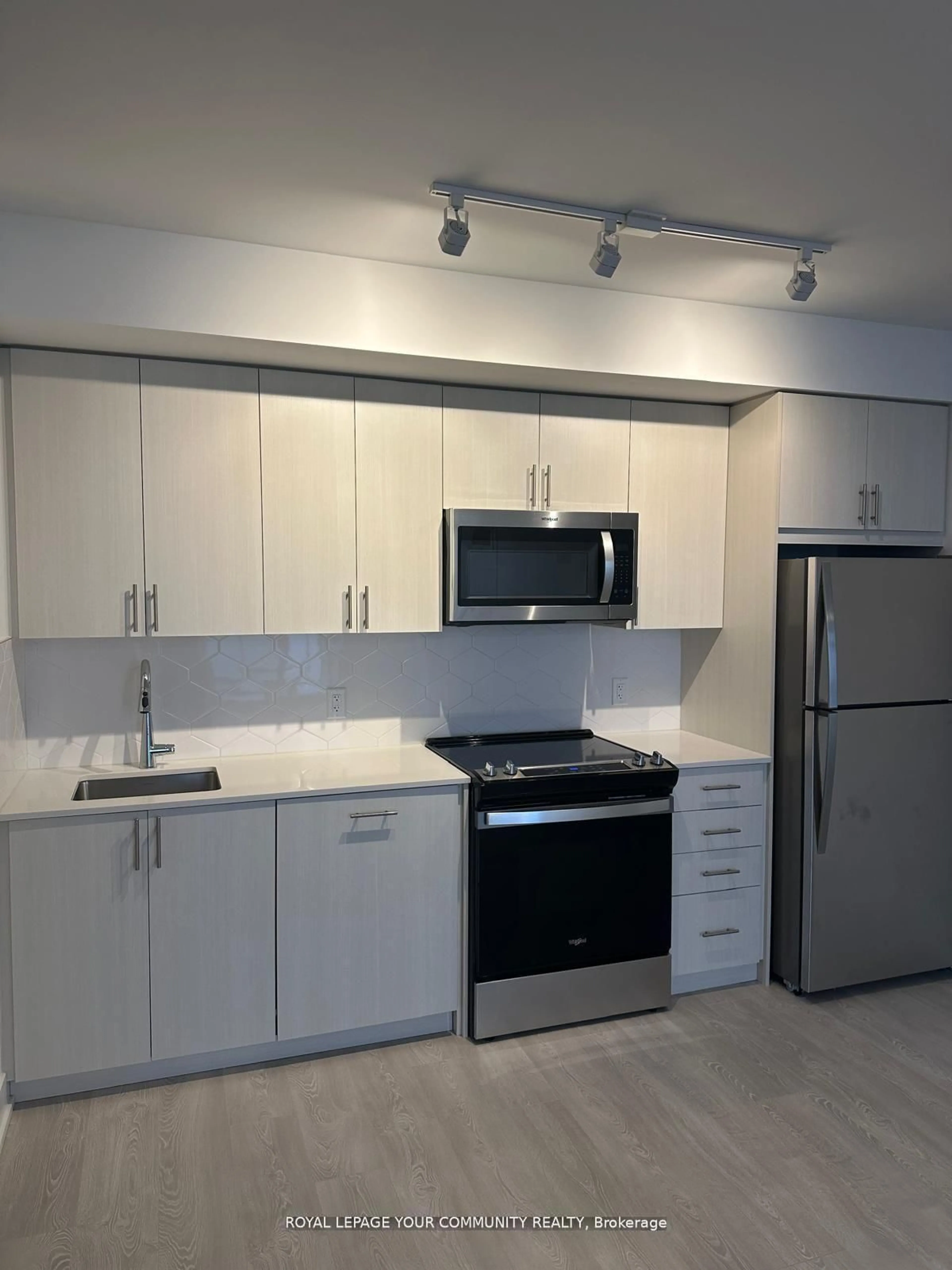 Standard kitchen, unknown for 2545 Simcoe St #917, Oshawa Ontario L1L 0W3