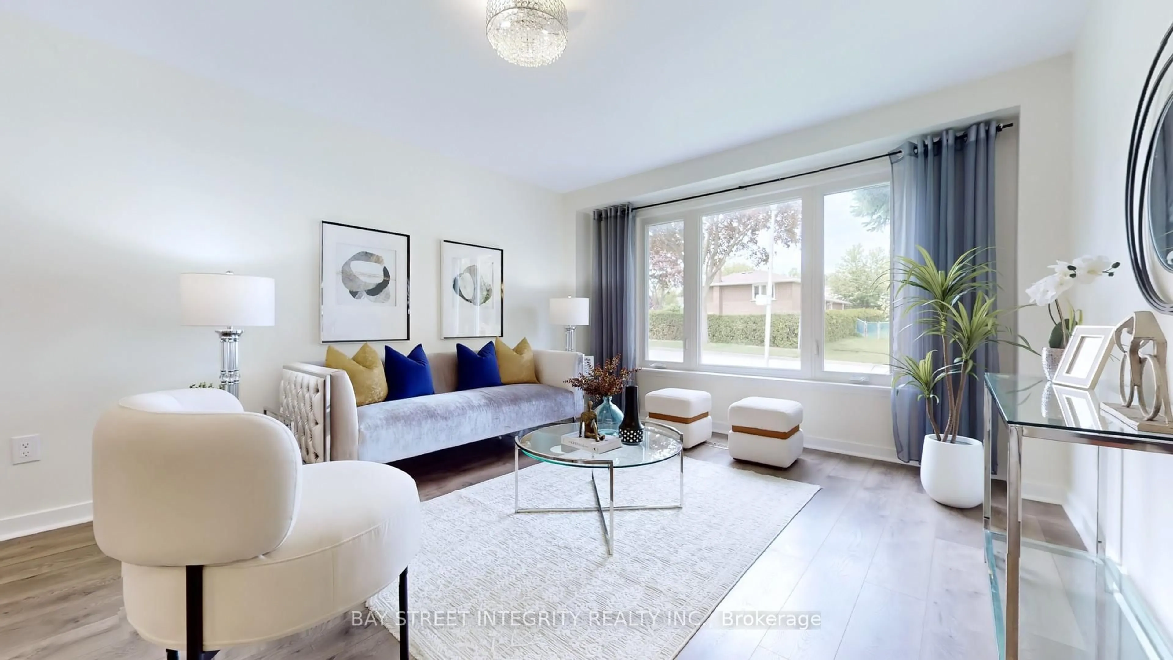 Living room with furniture, unknown for 6 Queenscourt Dr, Toronto Ontario M1T 2J5