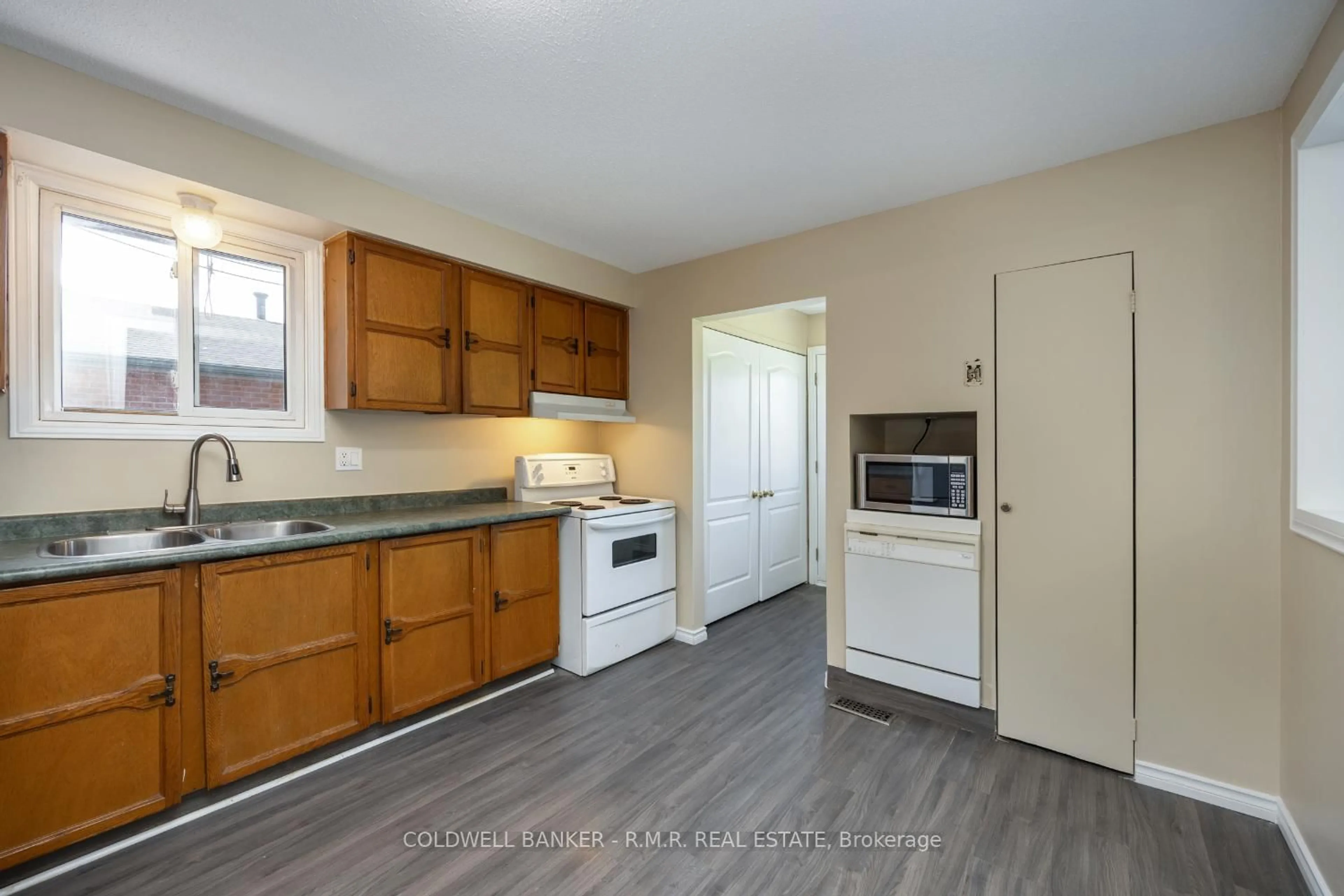 Standard kitchen, unknown for 569 Grandview St, Oshawa Ontario L1H 7T5