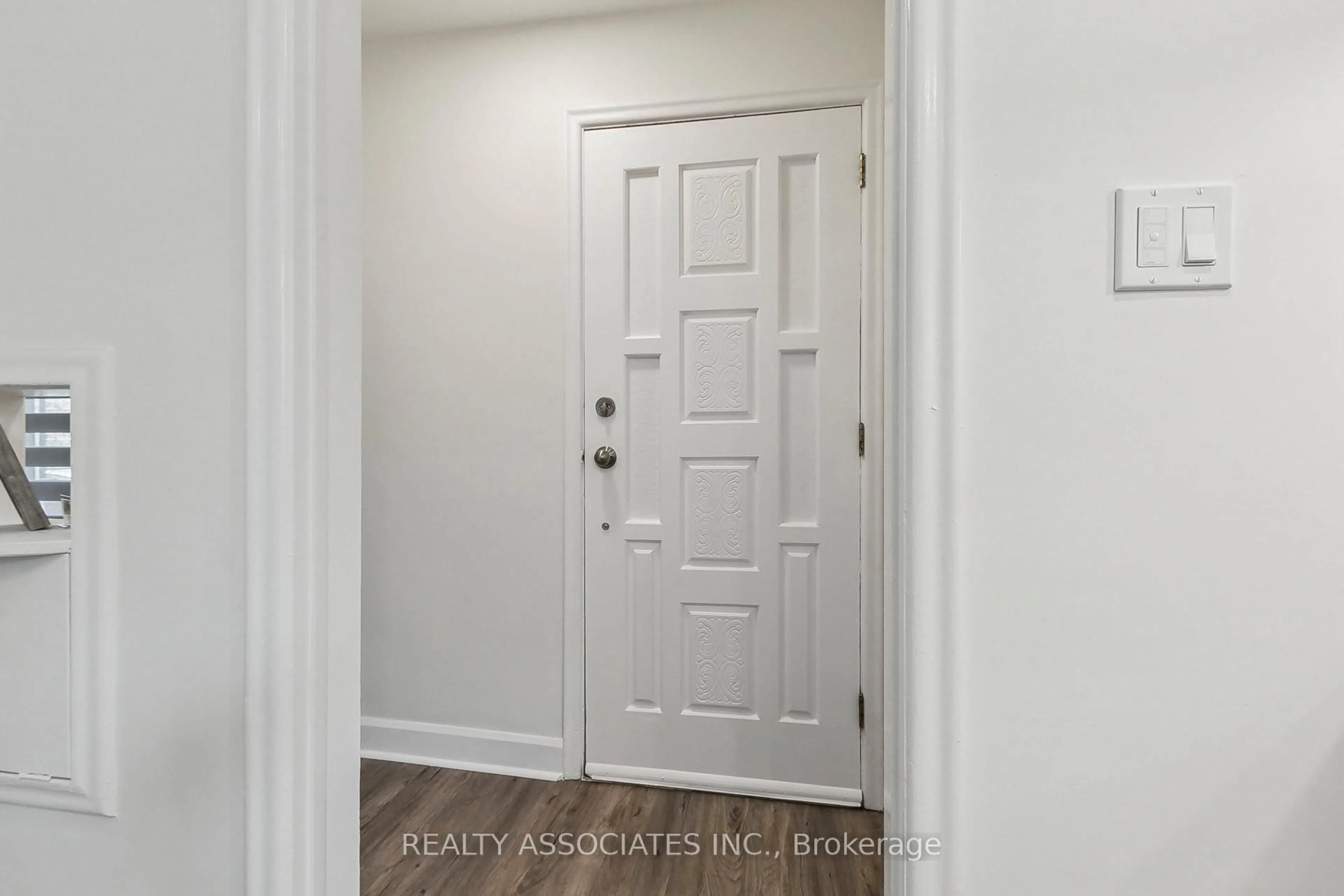 Indoor entryway for 42 Fraserton Cres, Toronto Ontario M1J 1S8