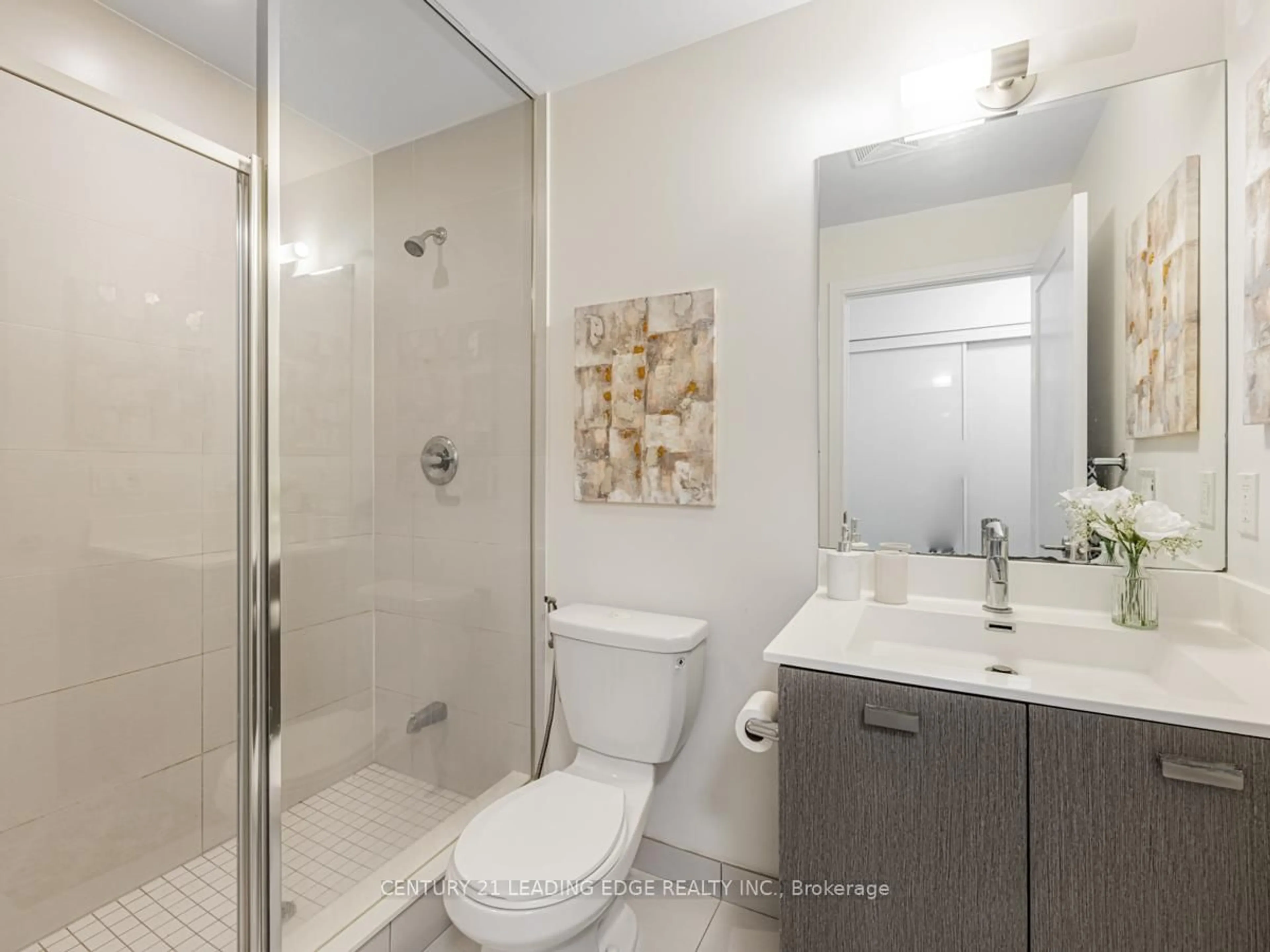 Standard bathroom, ceramic/tile floor for 255 Village Green Sq #811, Toronto Ontario M1S 0L7