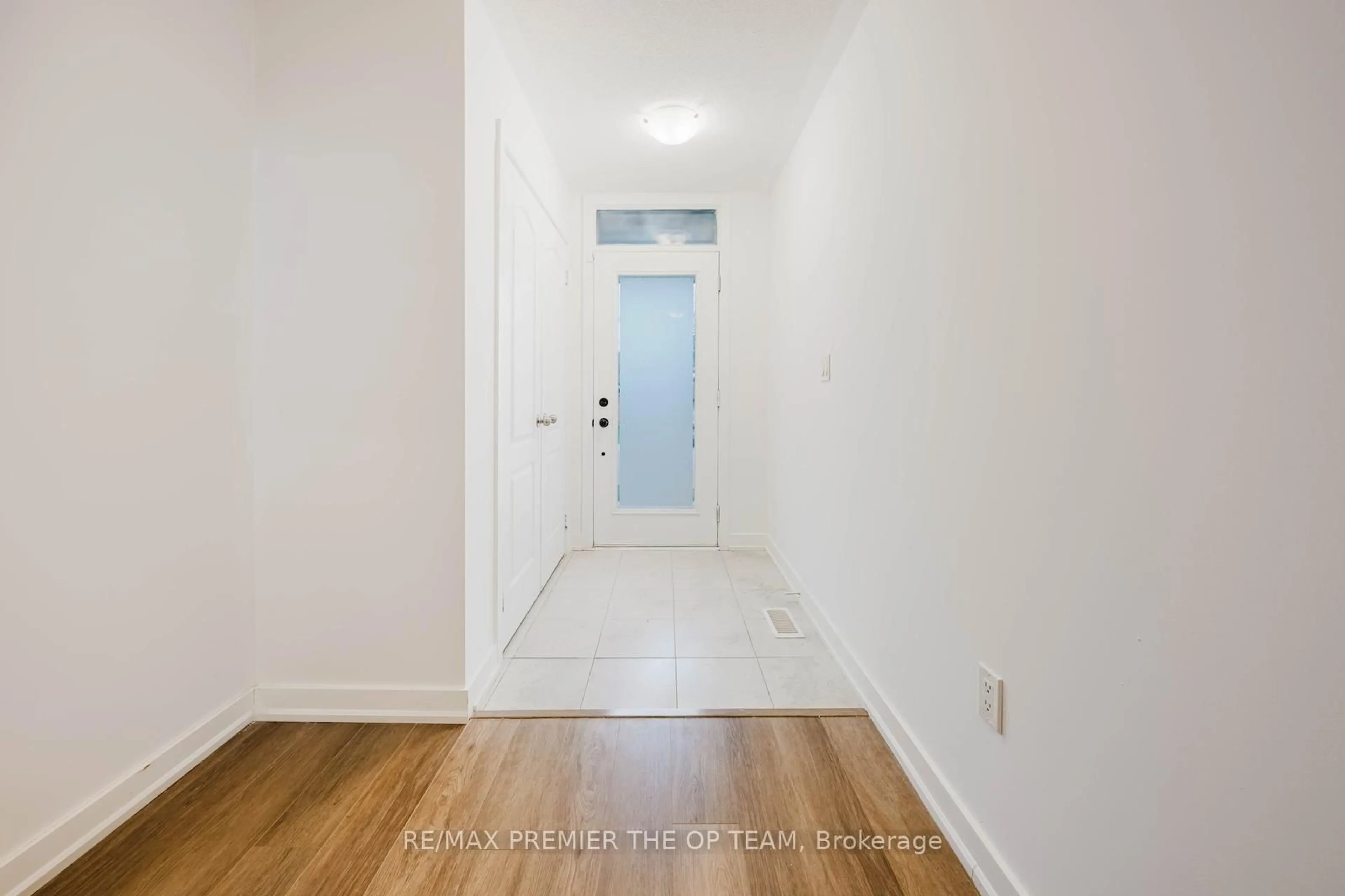 Indoor entryway for 964 Kicking Horse Path, Oshawa Ontario L1J 0B4
