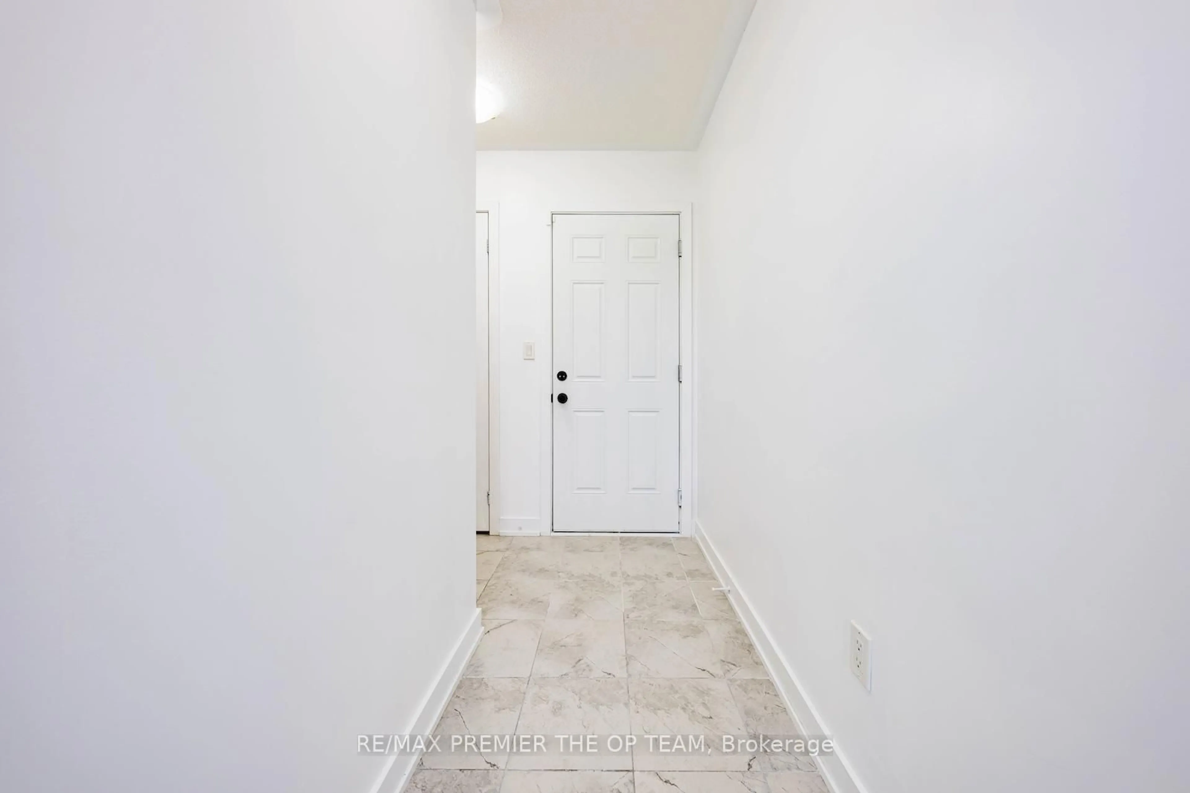 Indoor entryway for 964 Kicking Horse Path, Oshawa Ontario L1J 0B4