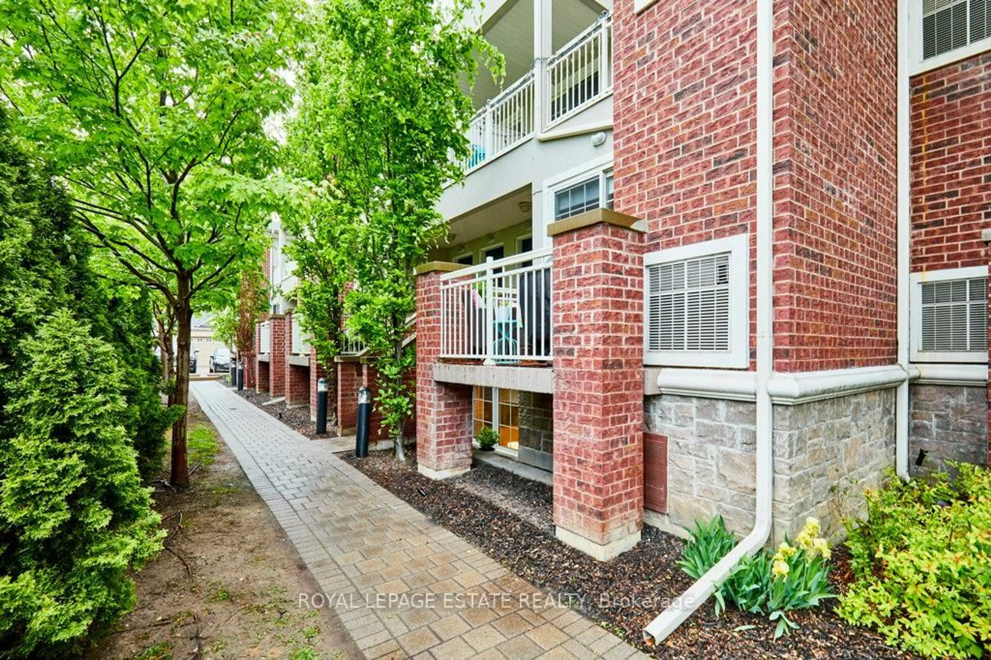 Patio, street for 2320 Gerrard St #128, Toronto Ontario M4E 2E1