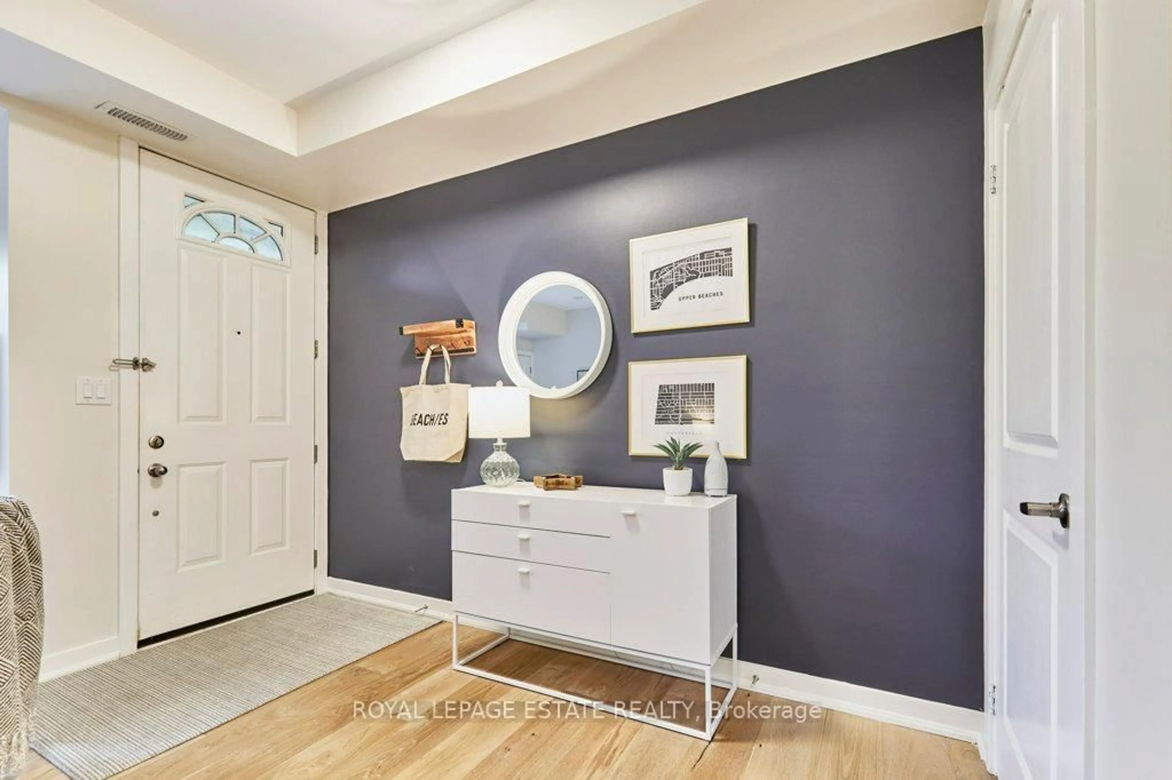 Indoor entryway for 2320 Gerrard St #128, Toronto Ontario M4E 2E1