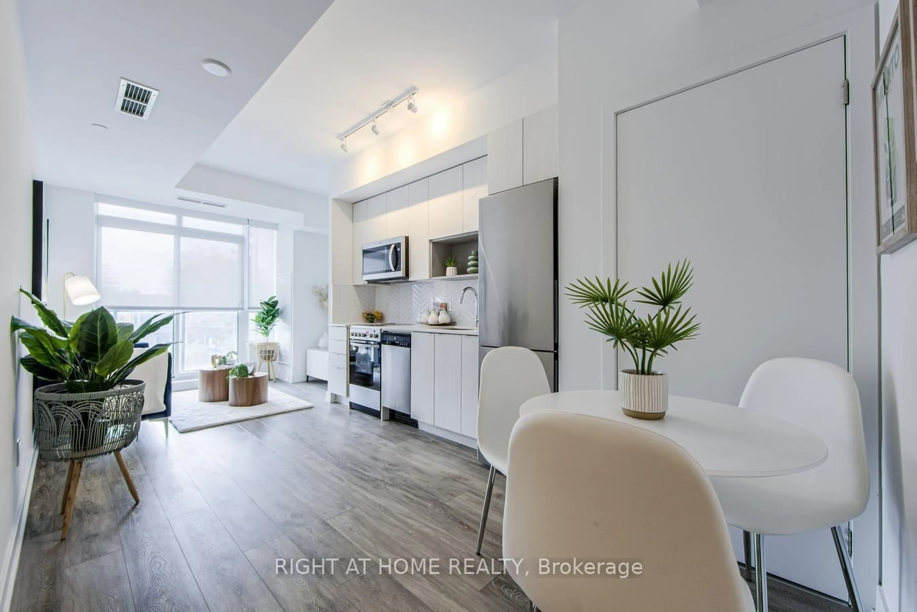 Unknown for 630 Greenwood Ave #204, Toronto Ontario M4J 0A8