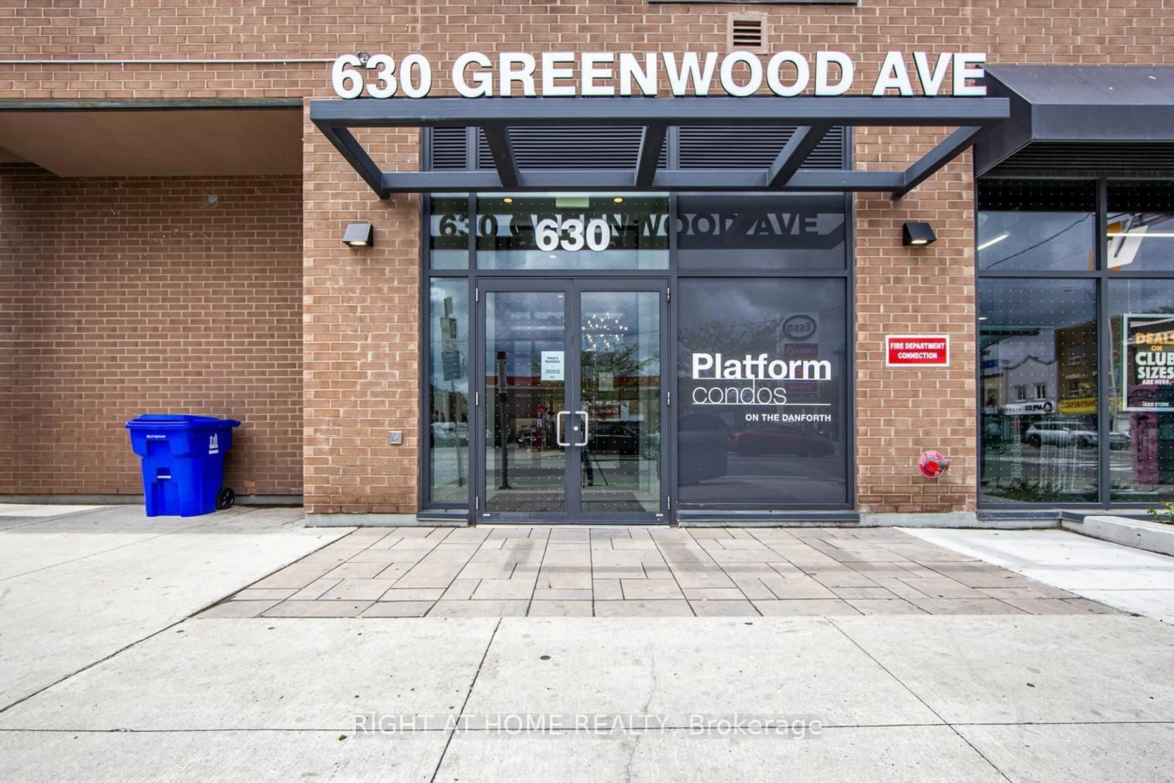 Indoor foyer for 630 Greenwood Ave #204, Toronto Ontario M4J 0A8