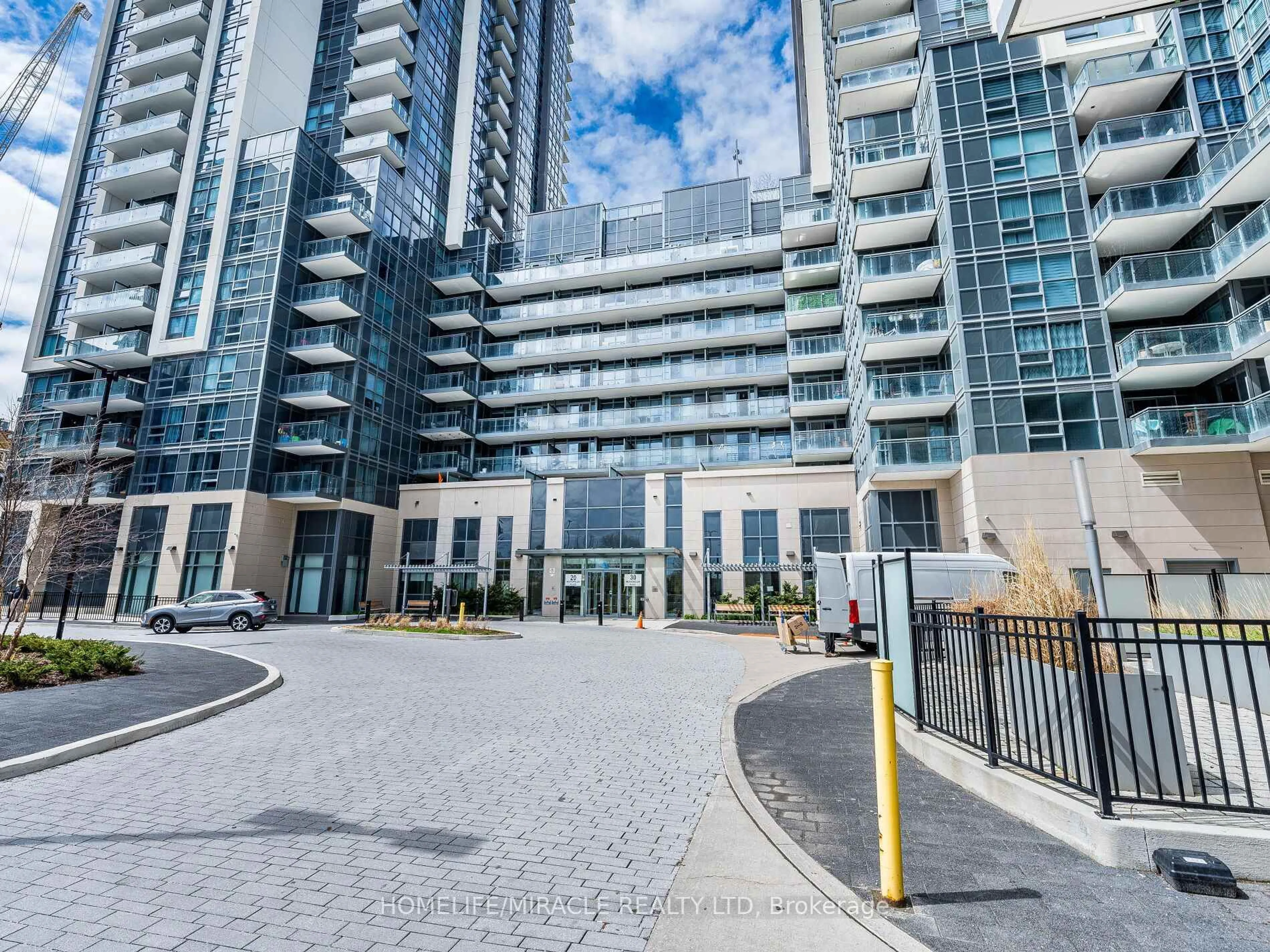 Indoor foyer for 30 Meadowglen Pl #309, Toronto Ontario M1G 0A6