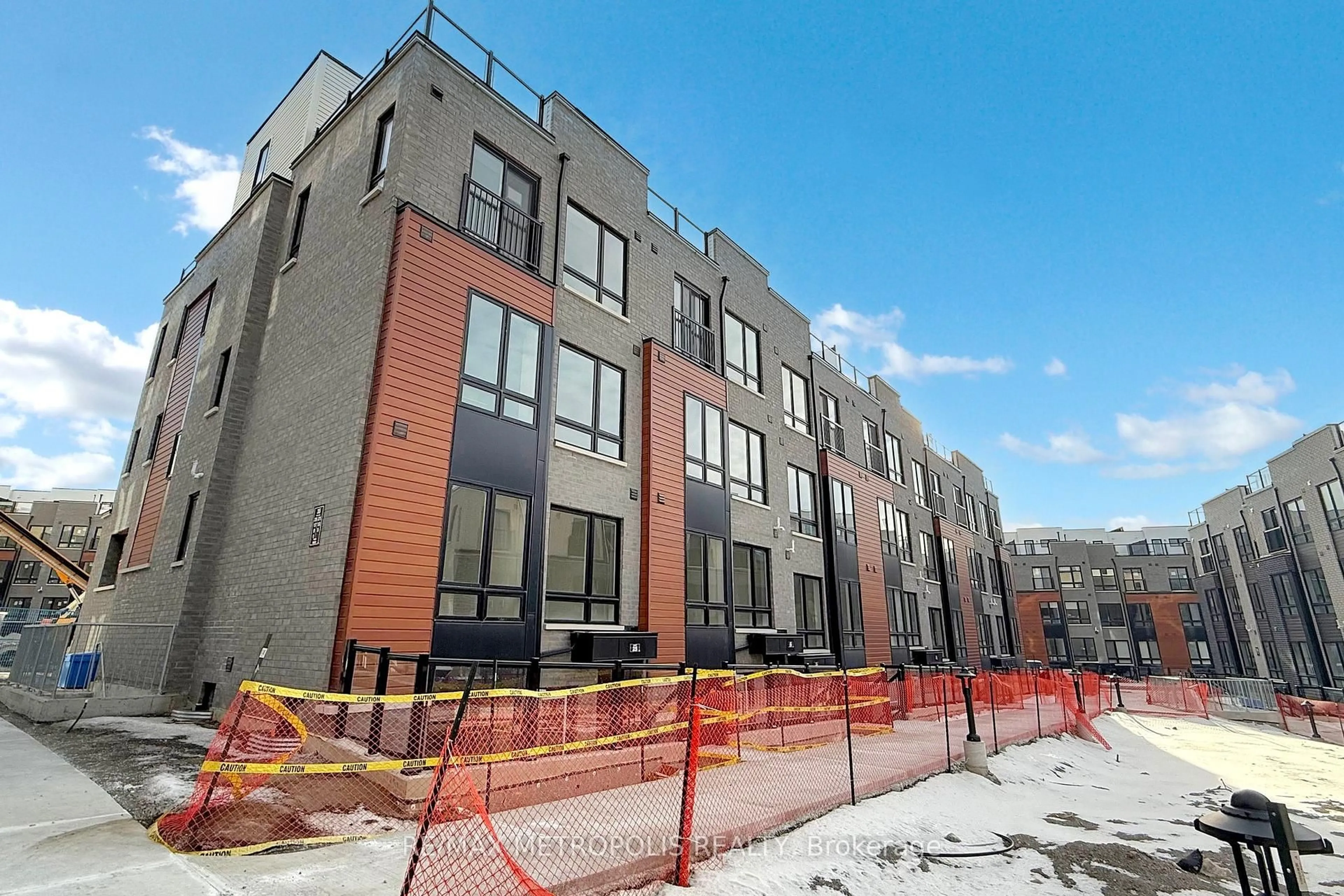 Patio, building for 35 Priya Lane #25, Toronto Ontario M1B 0E8