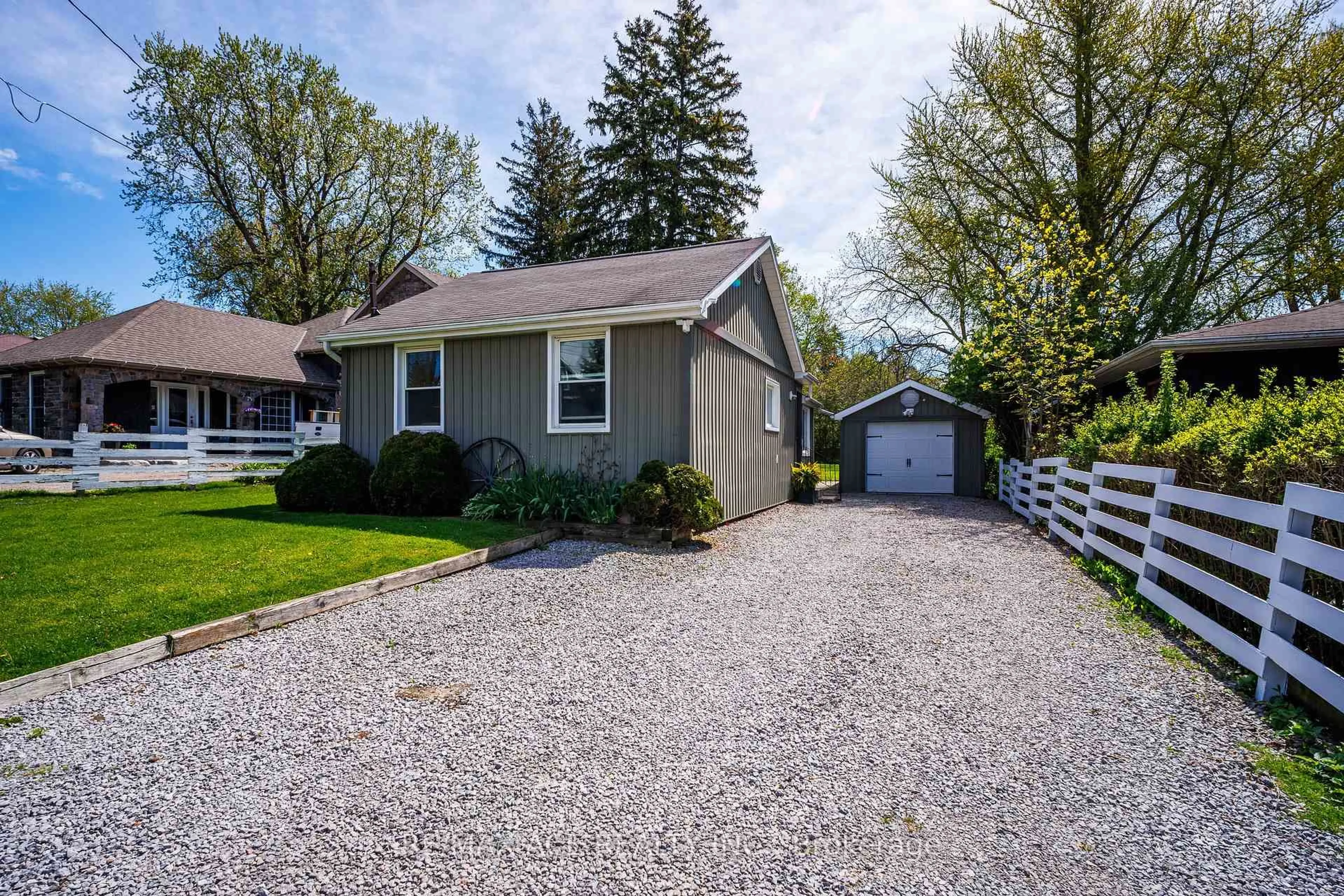 Unknown for 327 Dyson Rd, Pickering Ontario L1W 2N1