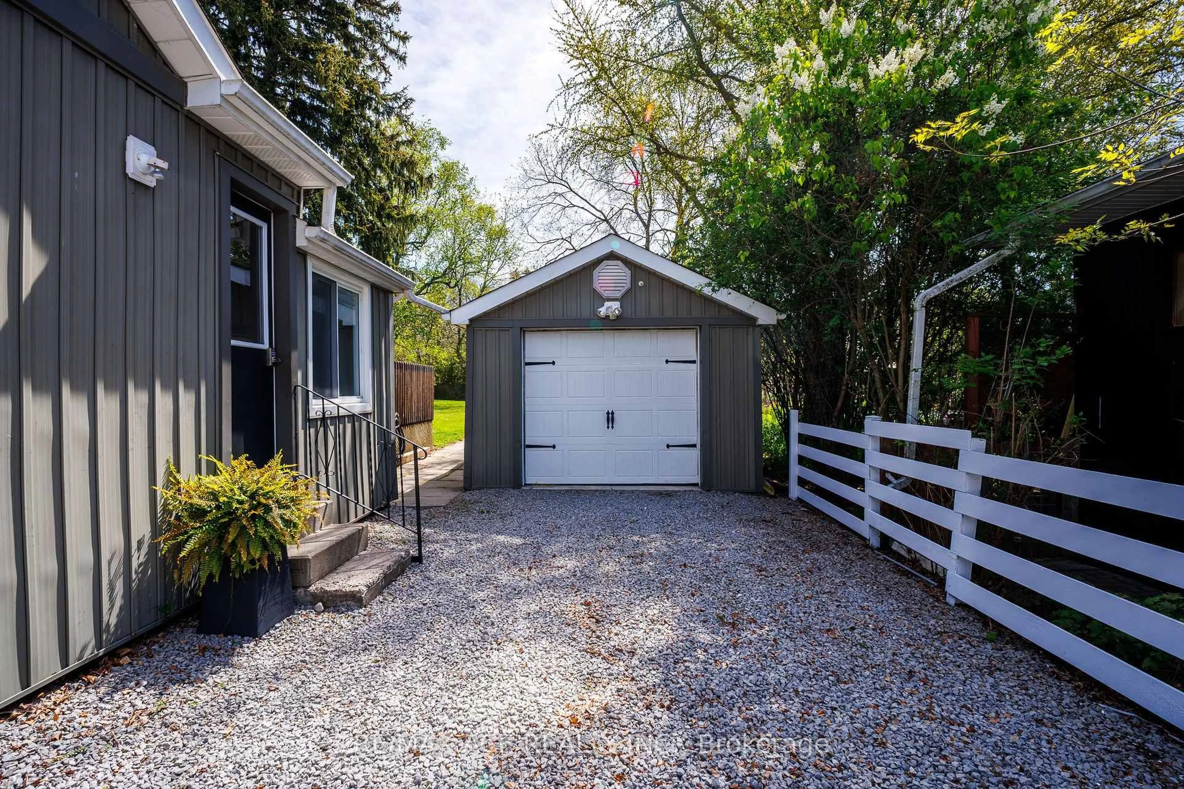 Shed for 327 Dyson Rd, Pickering Ontario L1W 2N1