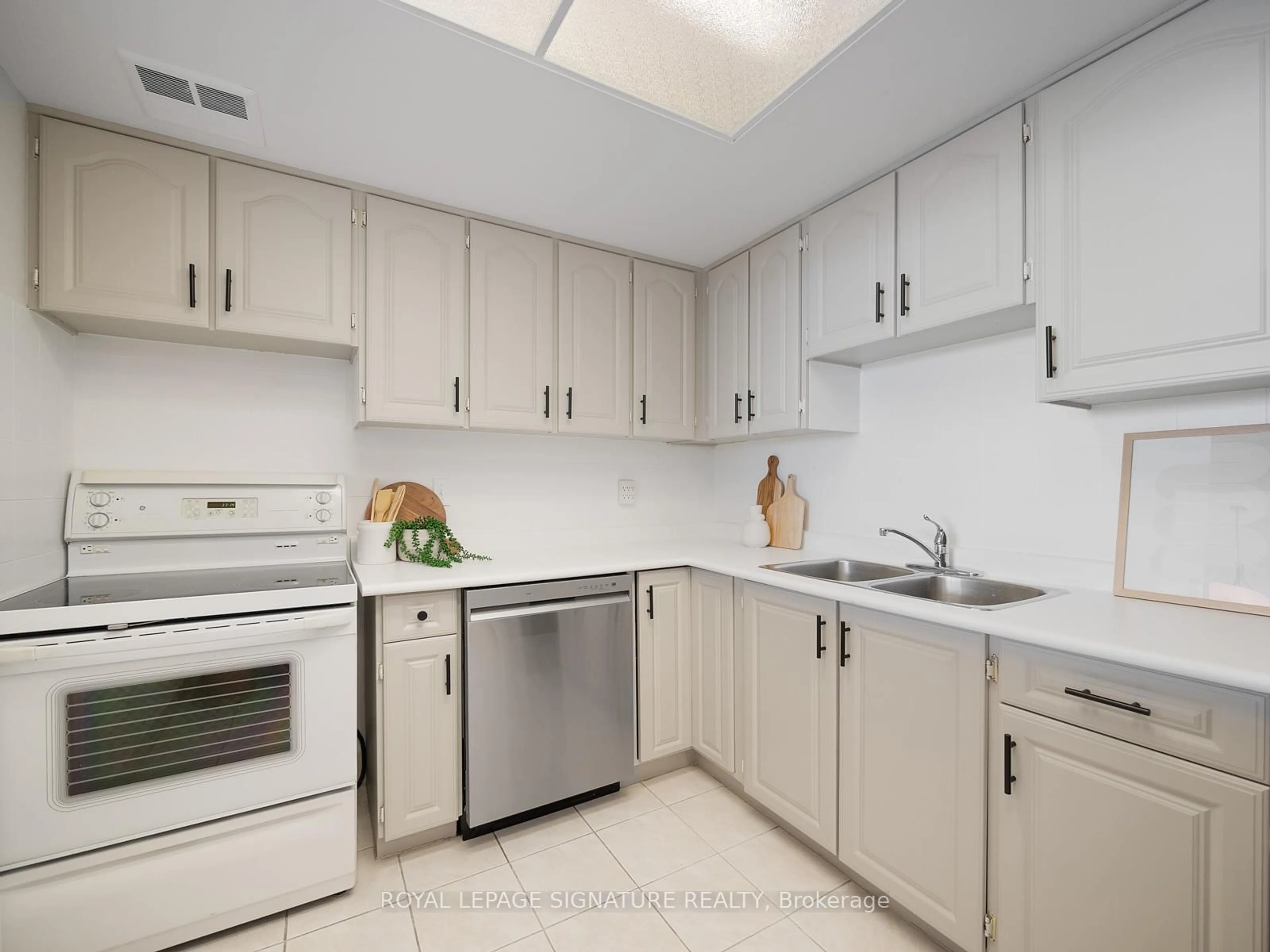 Standard kitchen, ceramic/tile floor for 20 Dean Park Rd #908, Toronto Ontario M1B 3G9