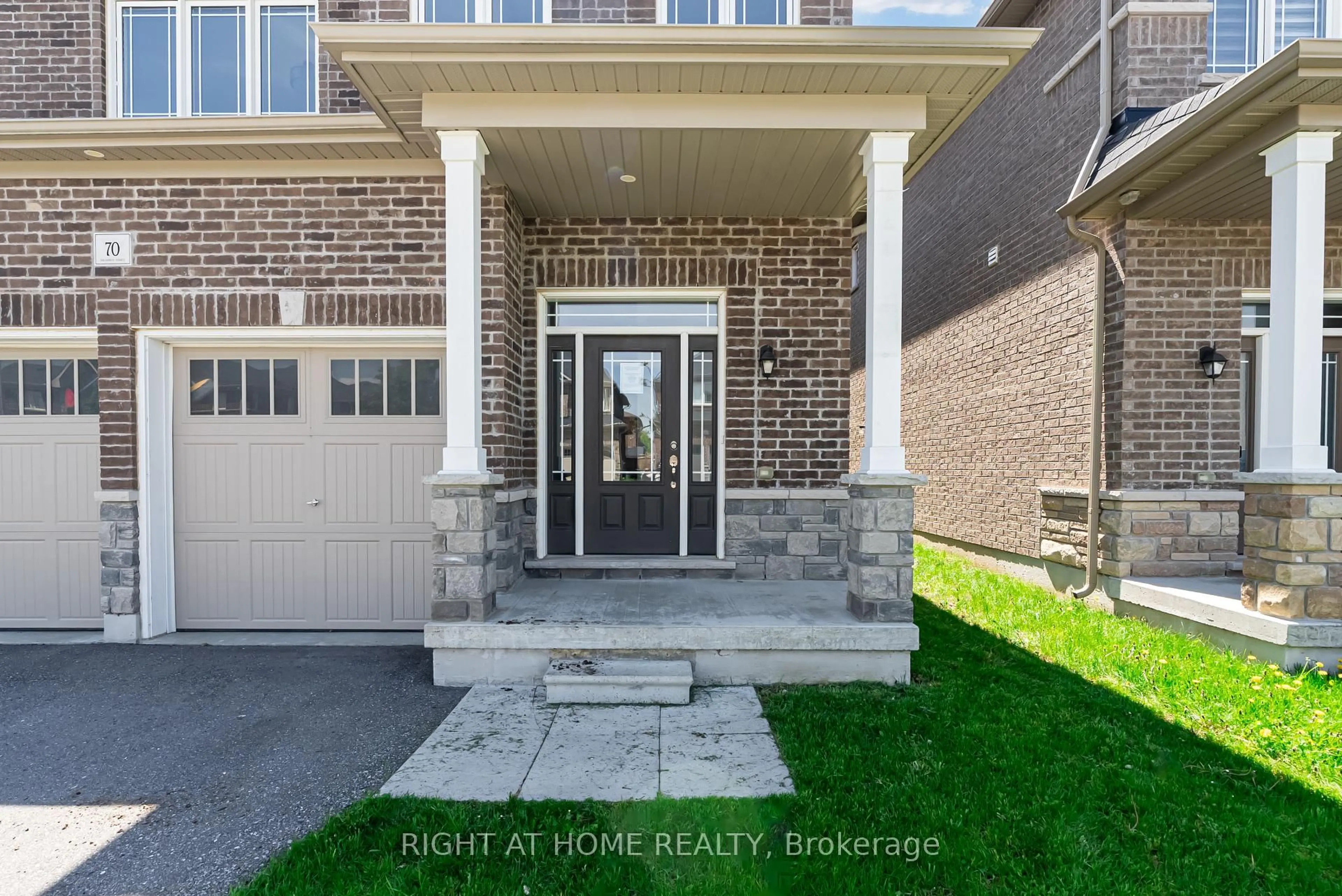 Indoor entryway for 70 Moses Cres, Clarington Ontario L1C 0T8