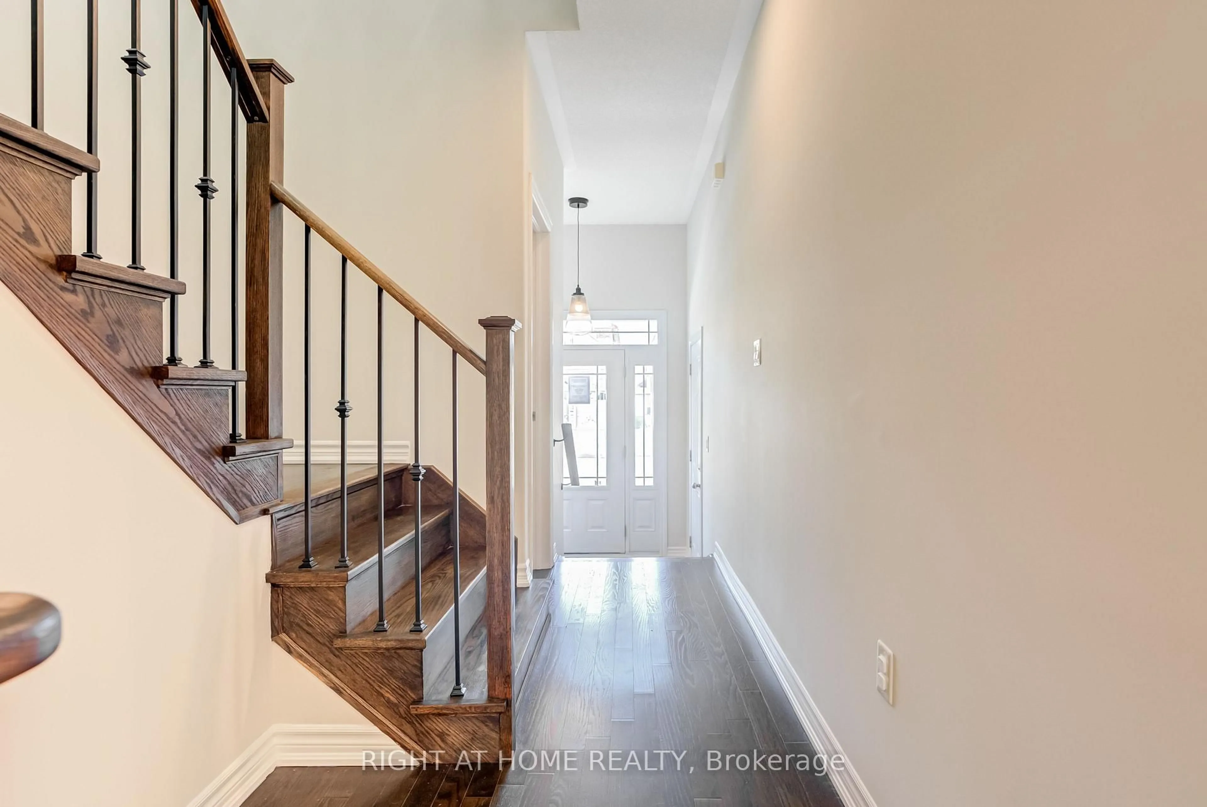 Indoor entryway for 70 Moses Cres, Clarington Ontario L1C 0T8