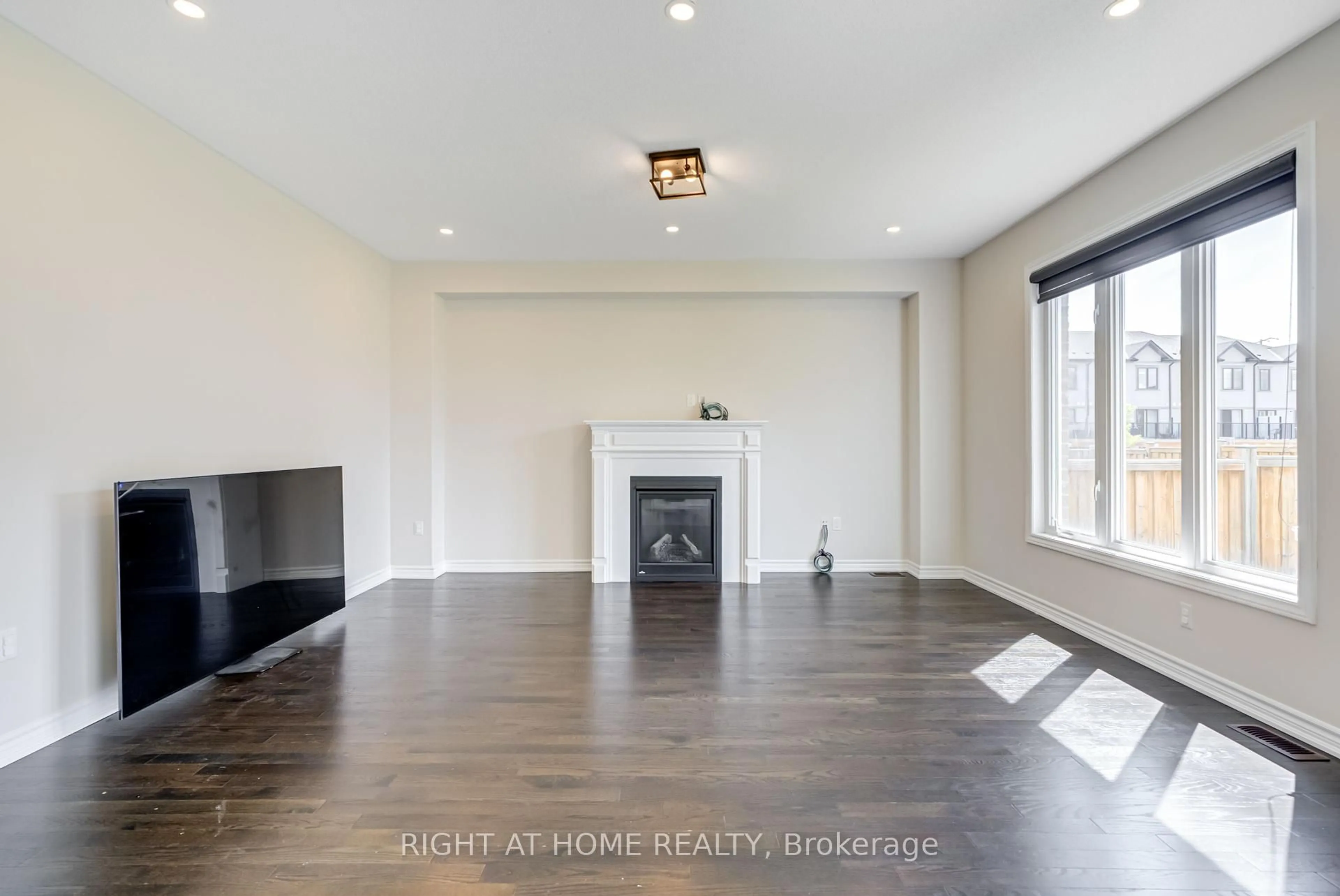 A pic of a room for 70 Moses Cres, Clarington Ontario L1C 0T8