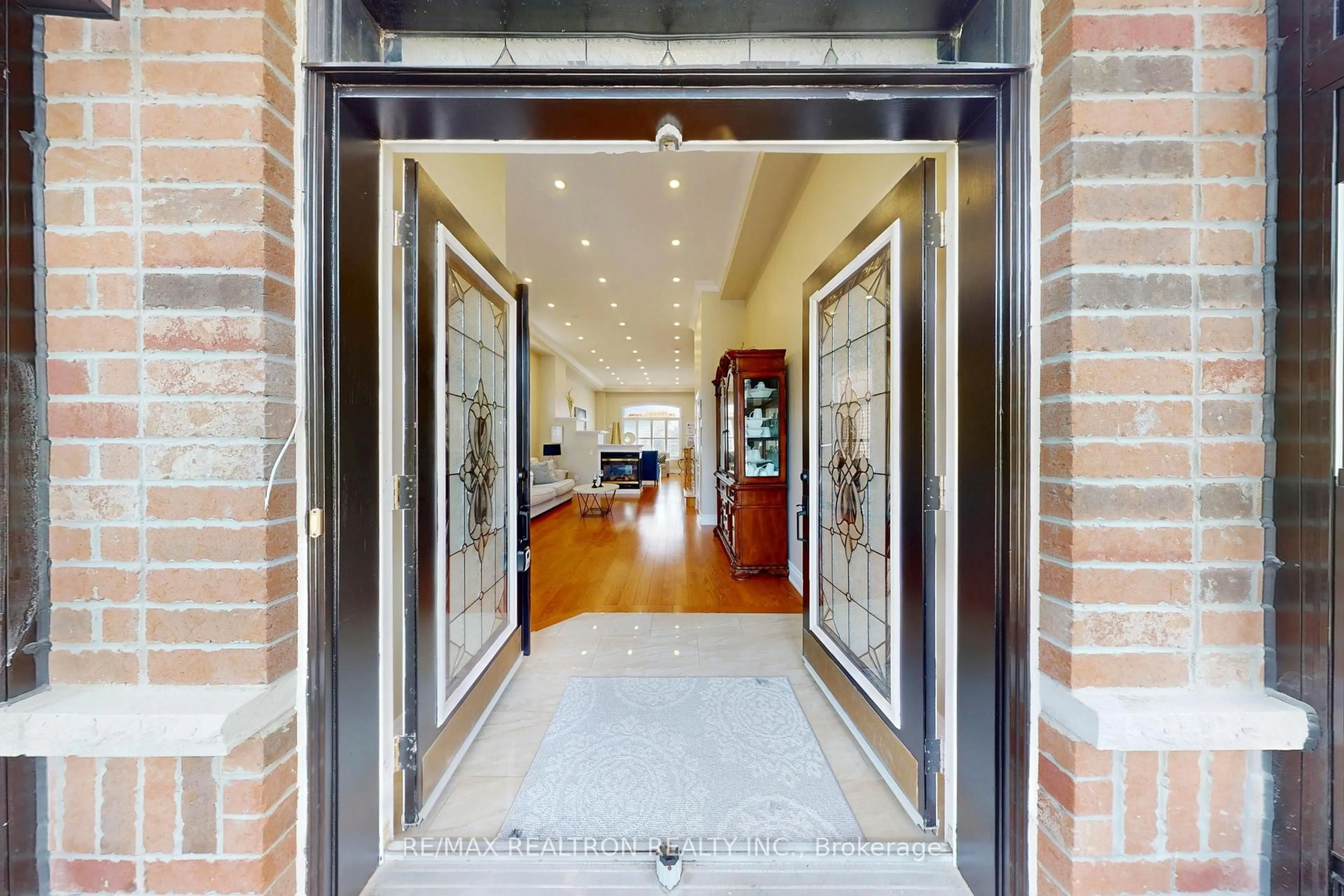 Indoor foyer for 11 Salvage St, Ajax Ontario L1Z 1S5