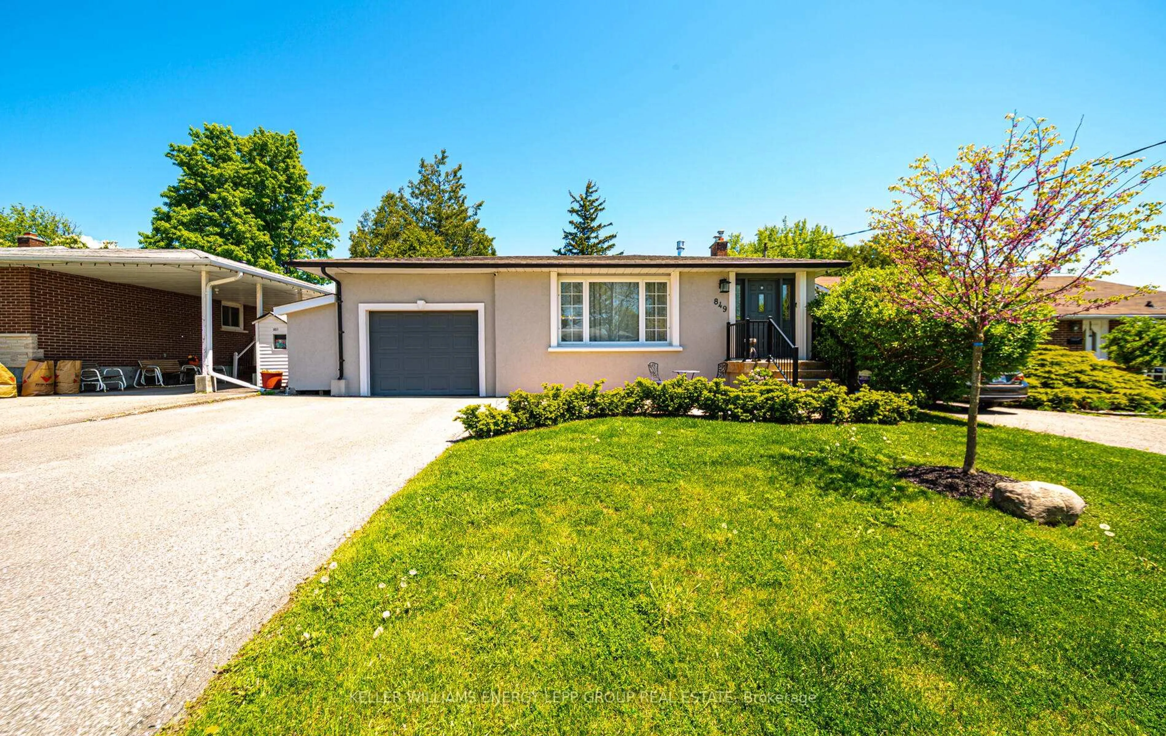 Home with vinyl exterior material, street for 849 Byron St, Whitby Ontario L1N 4N8