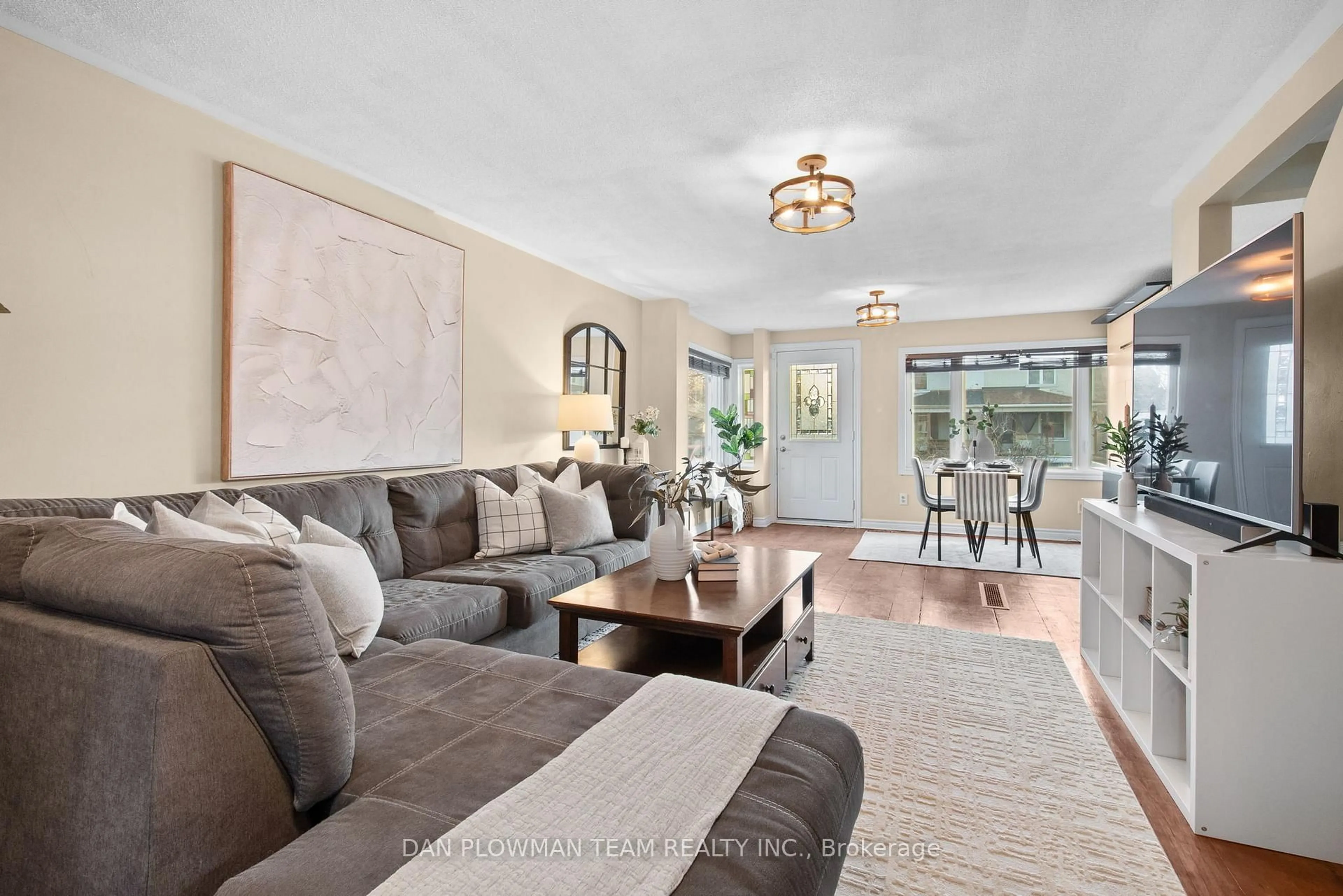 Living room with furniture, unknown for 68 Third Ave, Oshawa Ontario L1H 3A5